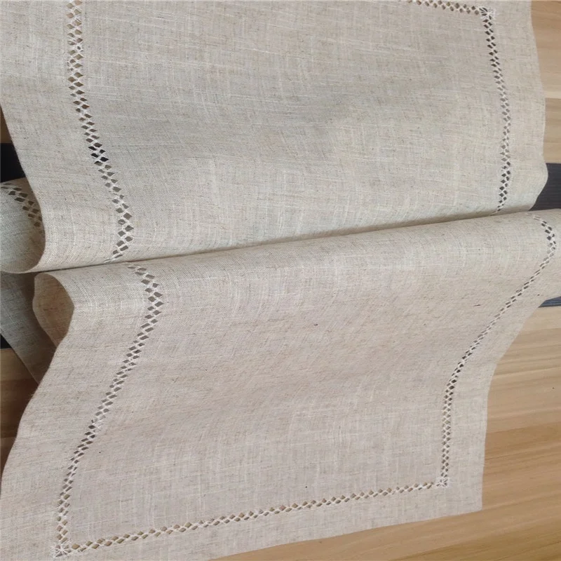 Custom 100% Polyester Cutwork Embroidery Square Tablecloths