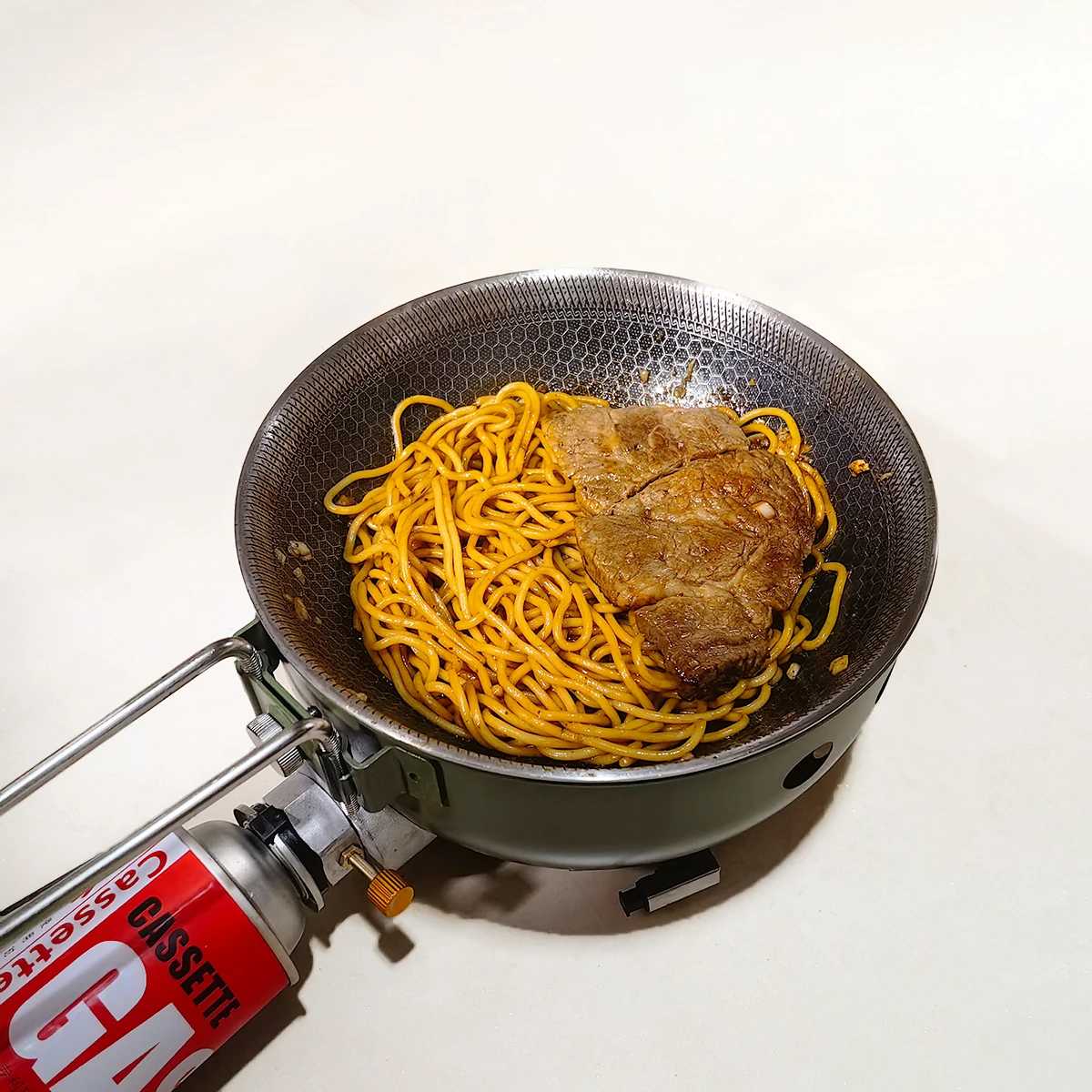 P001 Outdoor cooker small integrated non-stick pans and stove camping butane portable gas stove