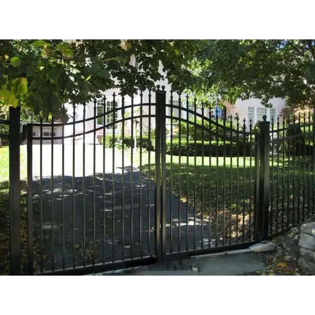 Modern Design Metal Fence with Secure Entry Gate