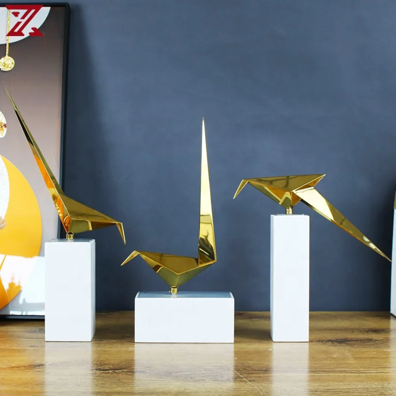 factory wholesale new design gold plated metal with marble base decoration bird shape ornament for living room