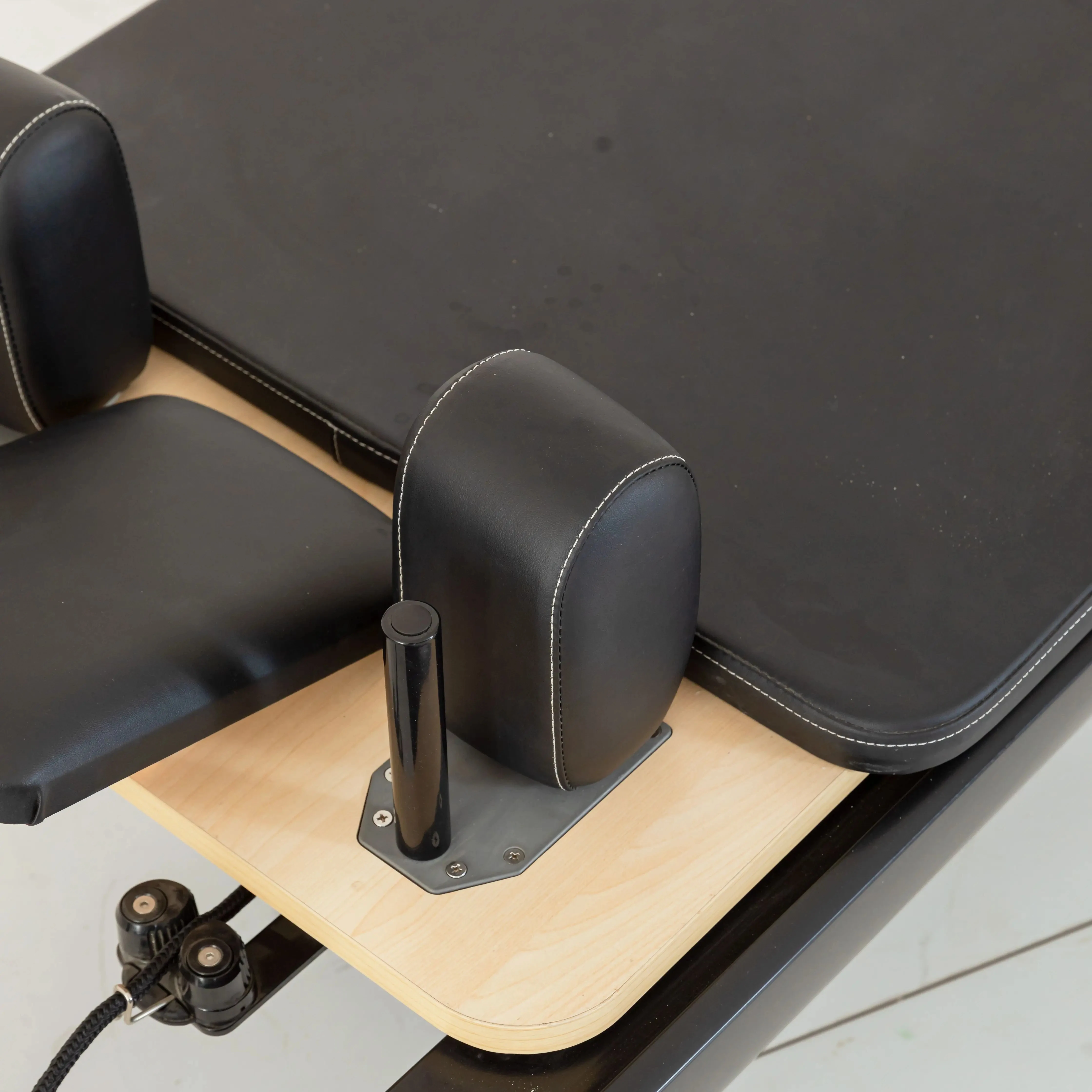 Factory price white core bed Balanced reformer white frame Plank Bars Aluminum pilates reformer