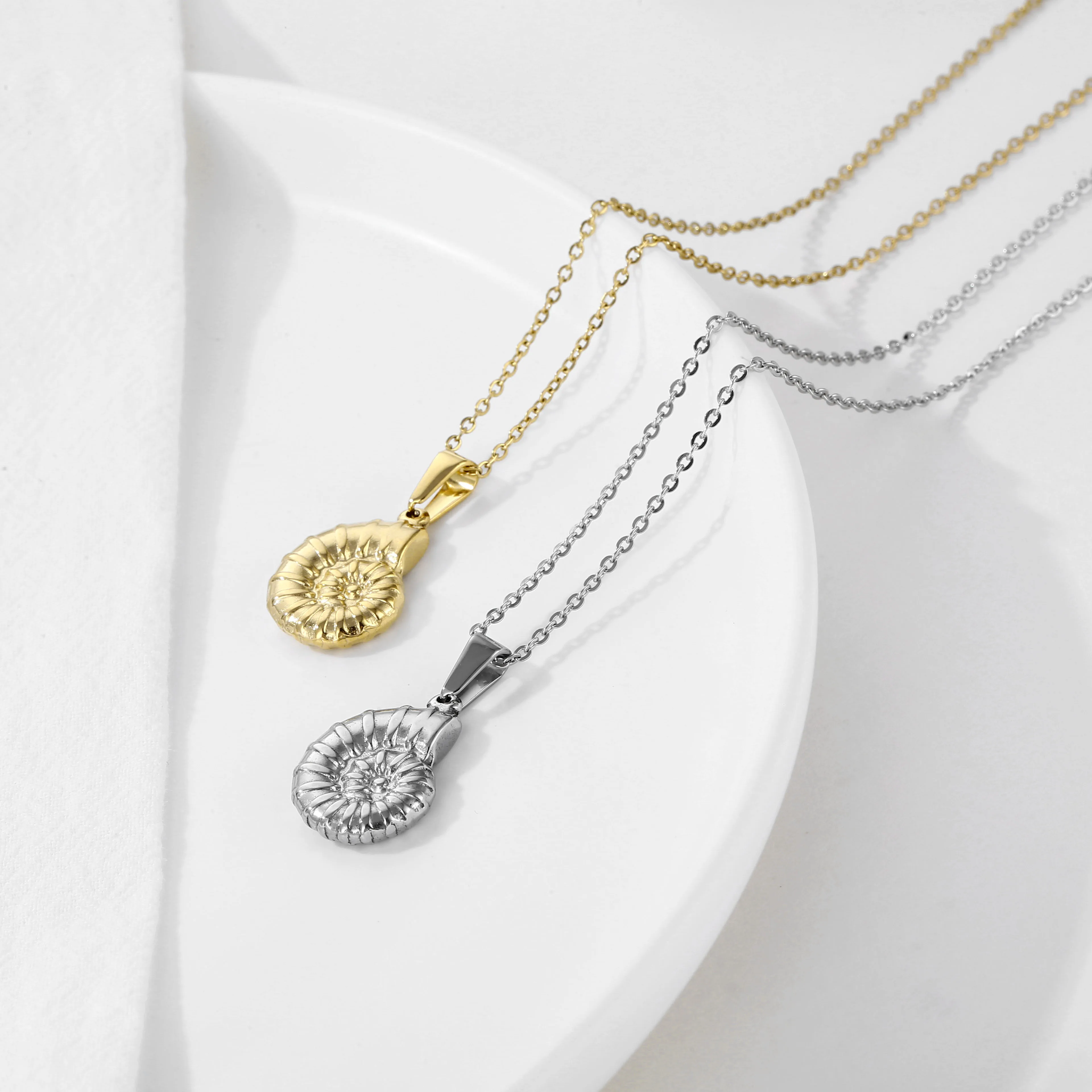 Fashion Trendy Bohemian Sea Ocean Conch Snail Shell Charm Pendant Chain Necklace Waterproof 18K Gold Jewelry For Women Girls