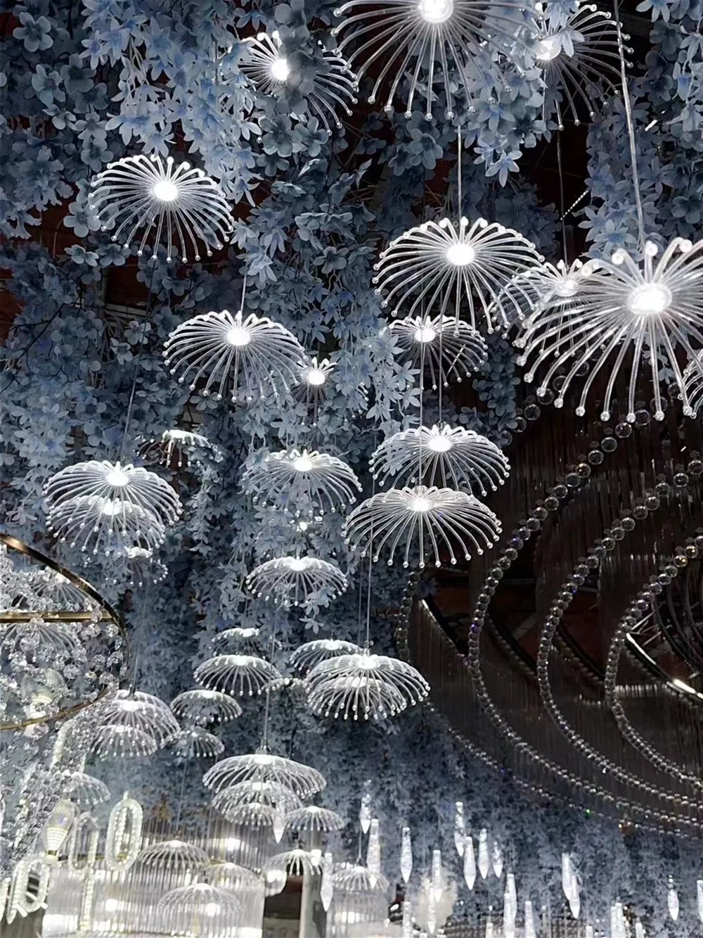 Wholesale 10 Heads LED Acrylic Dandelion Chandelier Luminous Ceiling Wedding  Lights Decoration Props Decorations