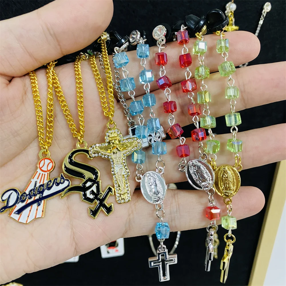 Оптовая продажа многоцветная акриловая цепочка с перекрестной отделкой со стразами для шляпы