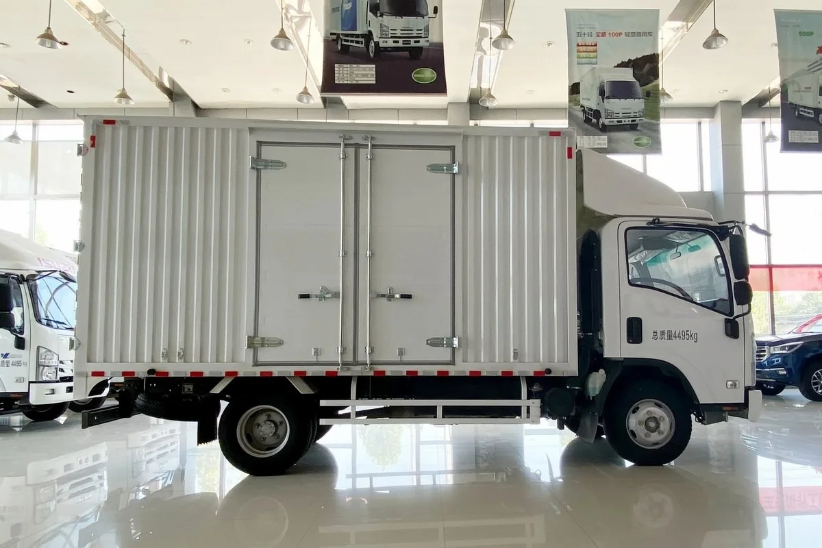 2023 Isuzu KV100 New Turbo Diesel Van RWD Manual Gearbox Euro VI Emission Standard Fabric Seats 4.17 Meters