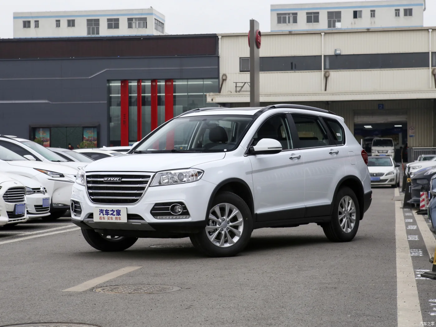 2023 Haval H6 China-Chic New Petrol and Electric Engine Manual Gear Box Light Interior with Leather Seats Rear Camera