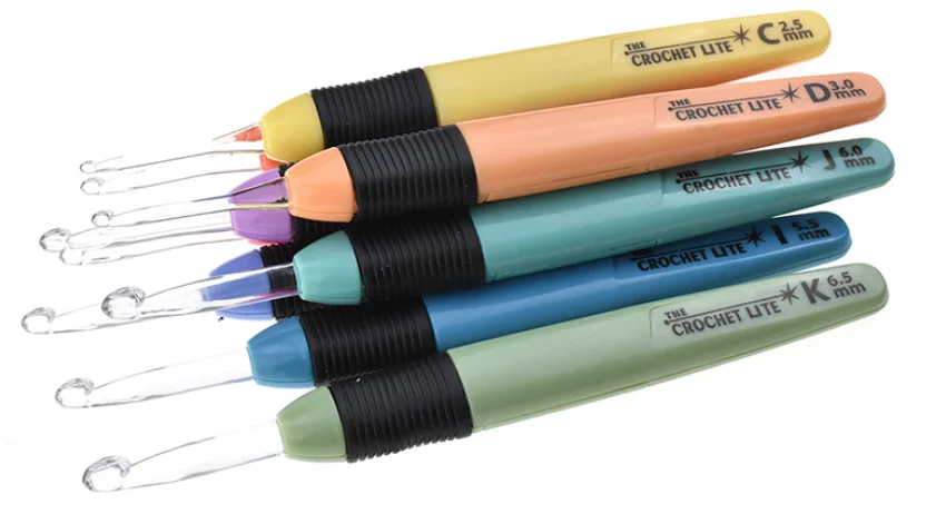 New design Light up Crochet Hooks Plastic handle Knitting Needles Craft Yarn Weaving LED Light Crochet Hook