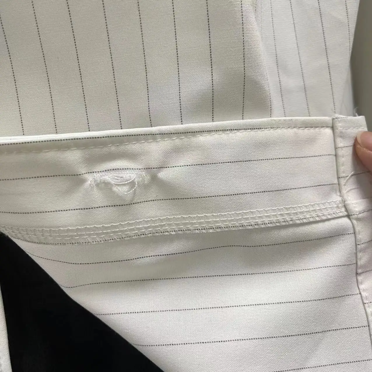 High quality applique screen printing shirts Striped smooth fabric shirts V-neck button Placket shirts