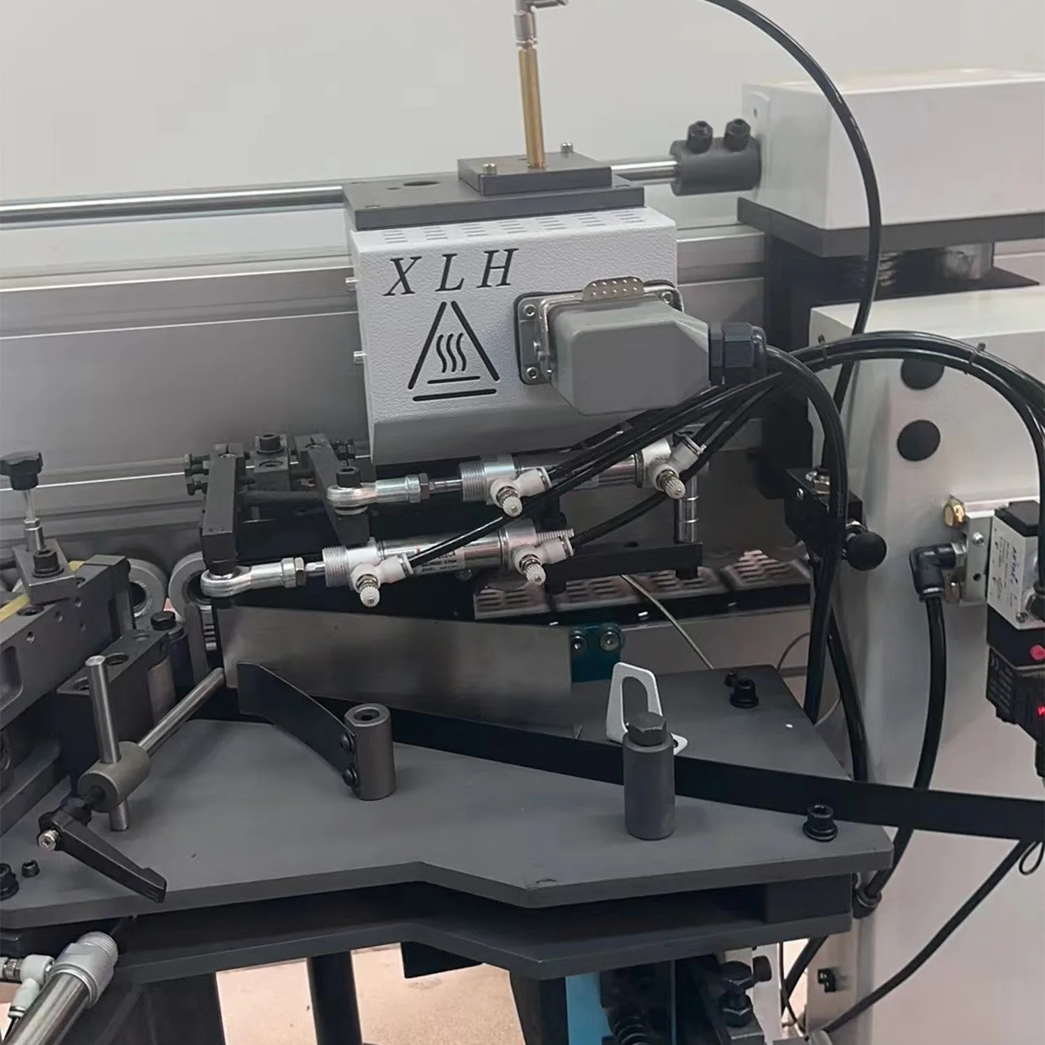 MB  High-end Automatic PUR  glue pot machine of edge banding machine EVA machine