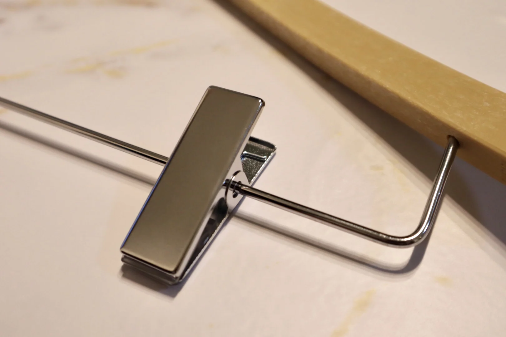 Small Lots 100 Pieces Available Wholesale Luxury Wood Color Boutique Plastic Clothes Pants Coat Socks Hanger For Clothing