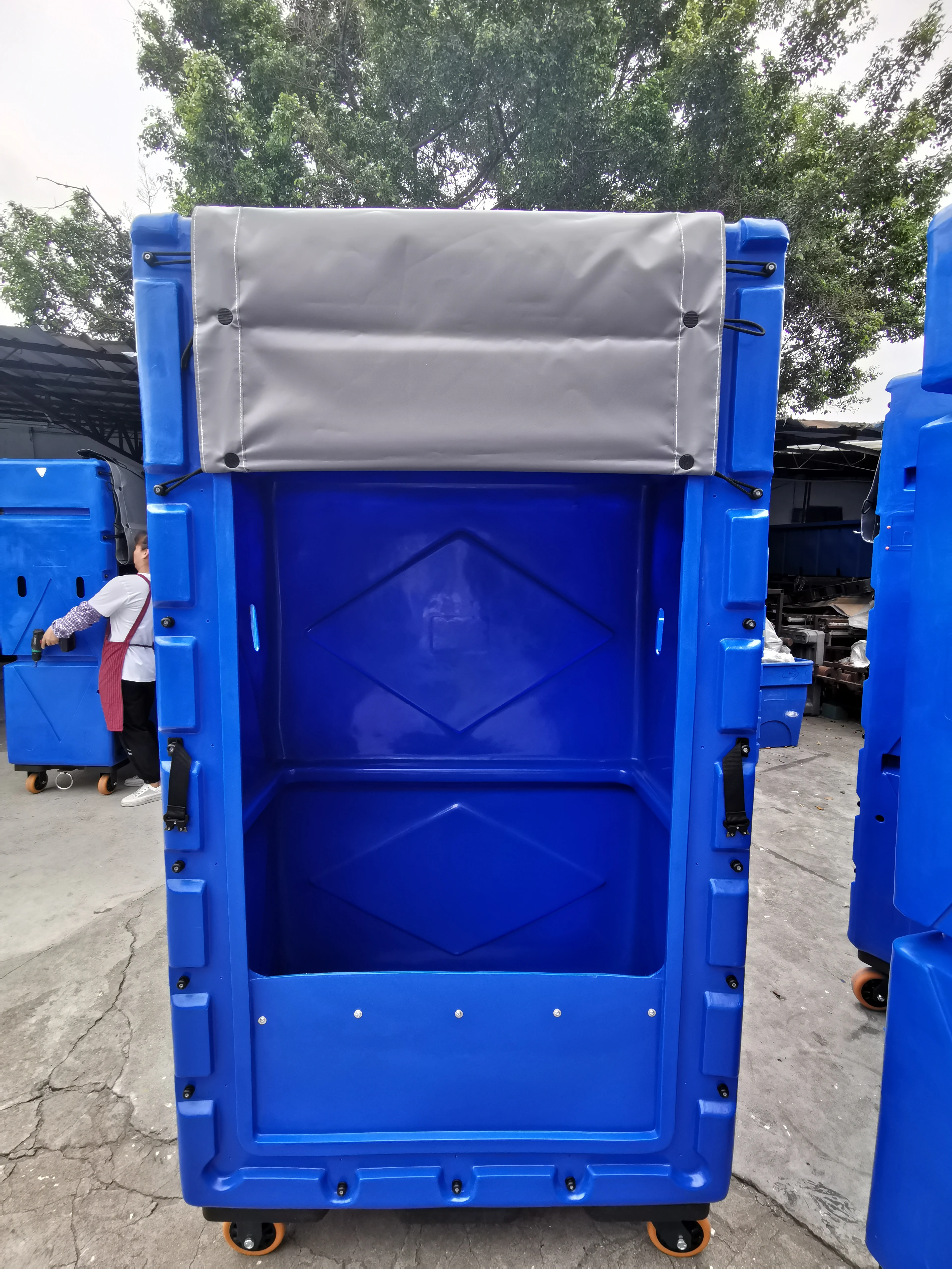 1100L Durable HDPE Plastic Large Capacity Laundry Trolley Laundrycart With PVC Canvas