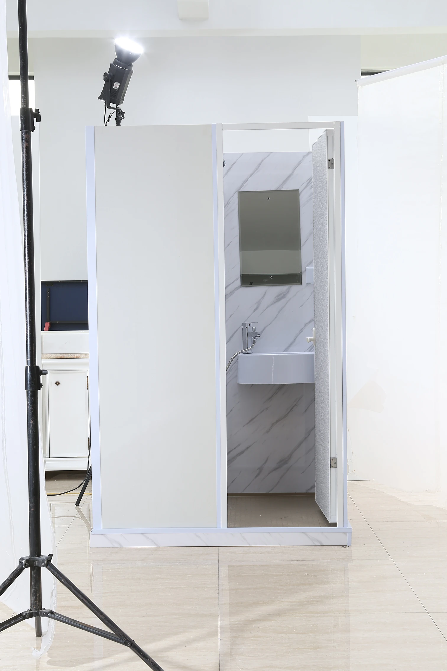 China Factory Direct Modern Sliding Integrated Bathroom Modular Multi-Functional One Toilet Basin Acrylic Portable Shower Room