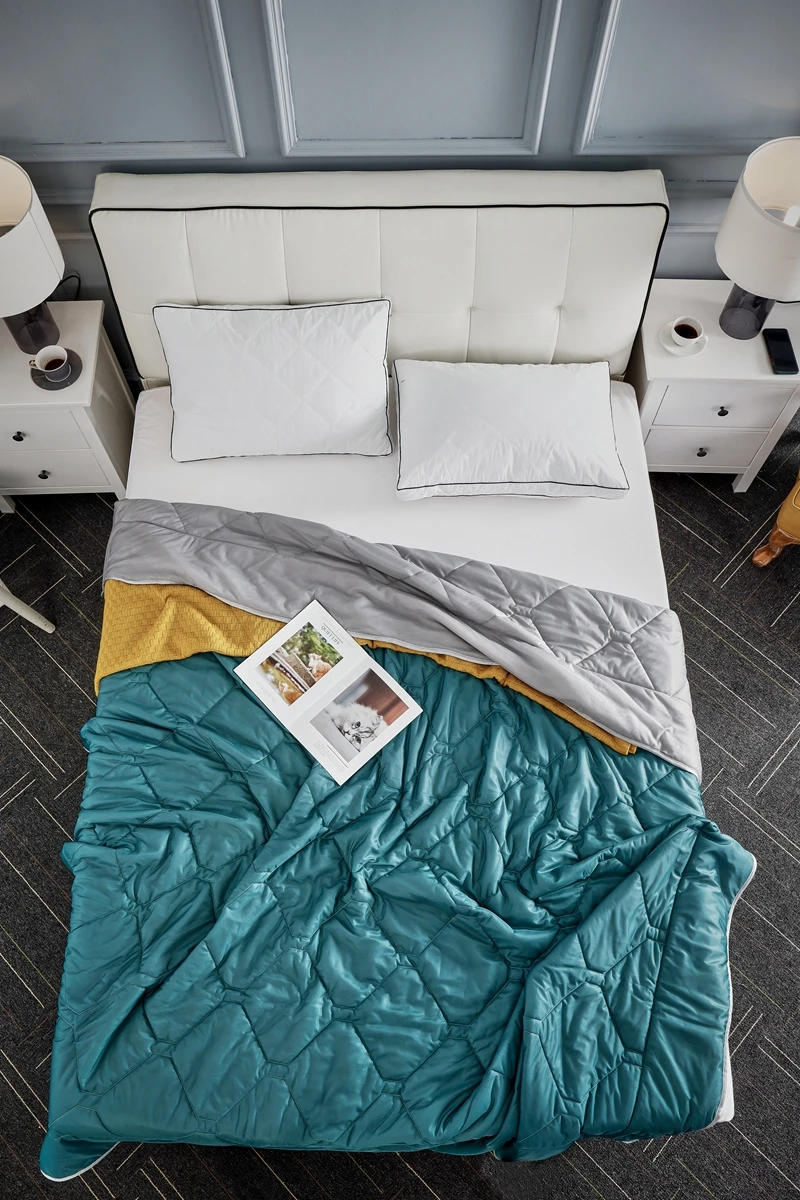 5-Star Comfortable Quilt Blanket for Adults Soft Warm Polyester Filled Quilted Bed Cover Embossed Printed Design Home Hotel Use