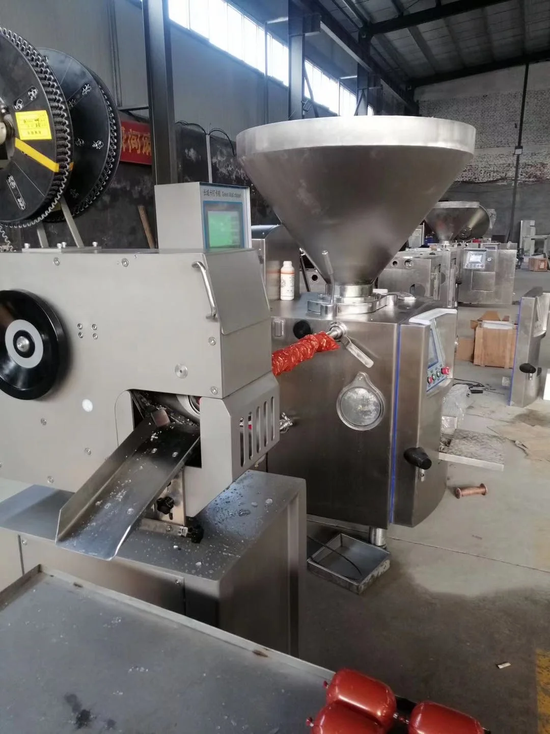 Hotels Machinery Repair Shops Applicable Industries and Building Material Shops Applicable New Sausage Clipper