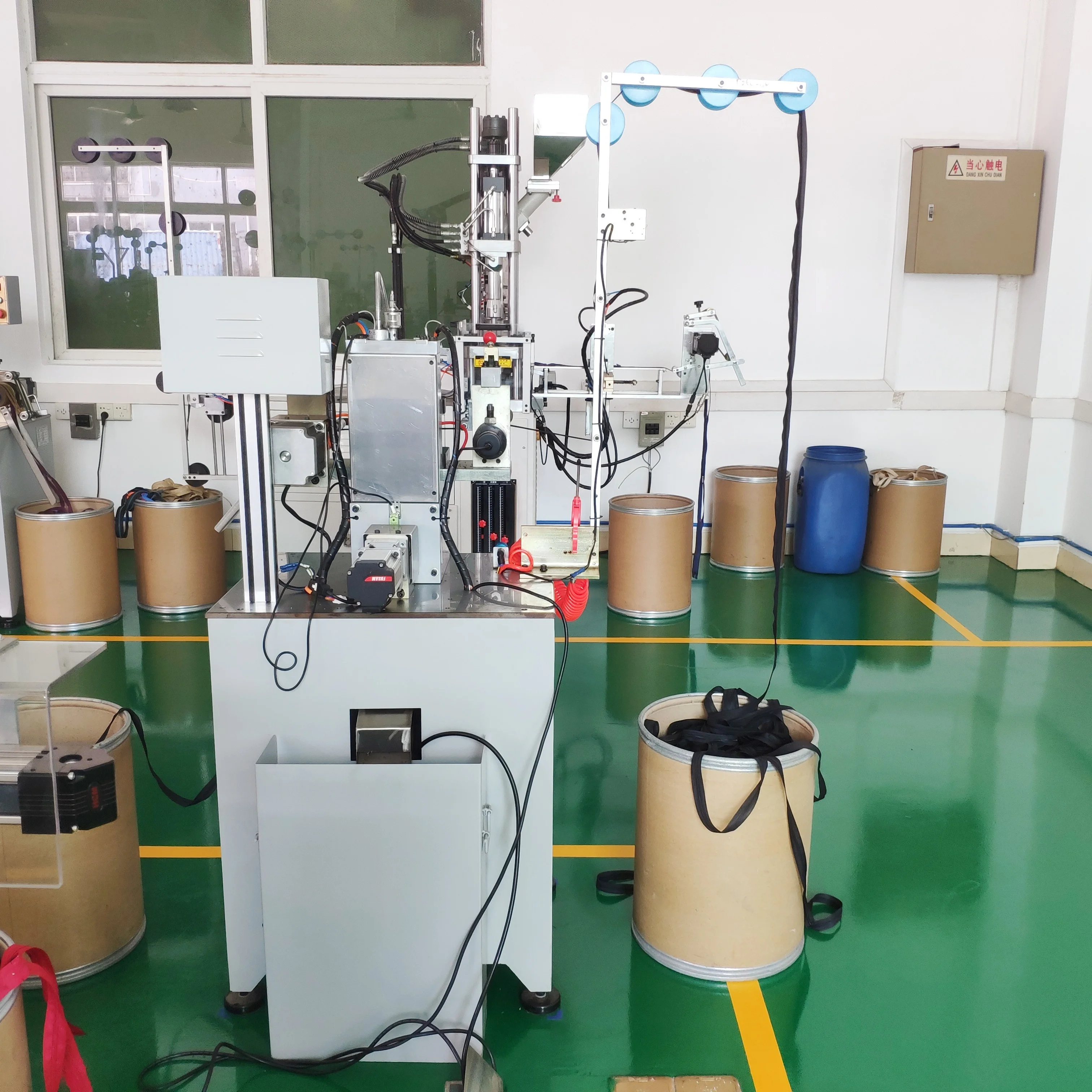 Factory Price Full Automatic Nylon Zipper CNC Gapping And Stripping Machine