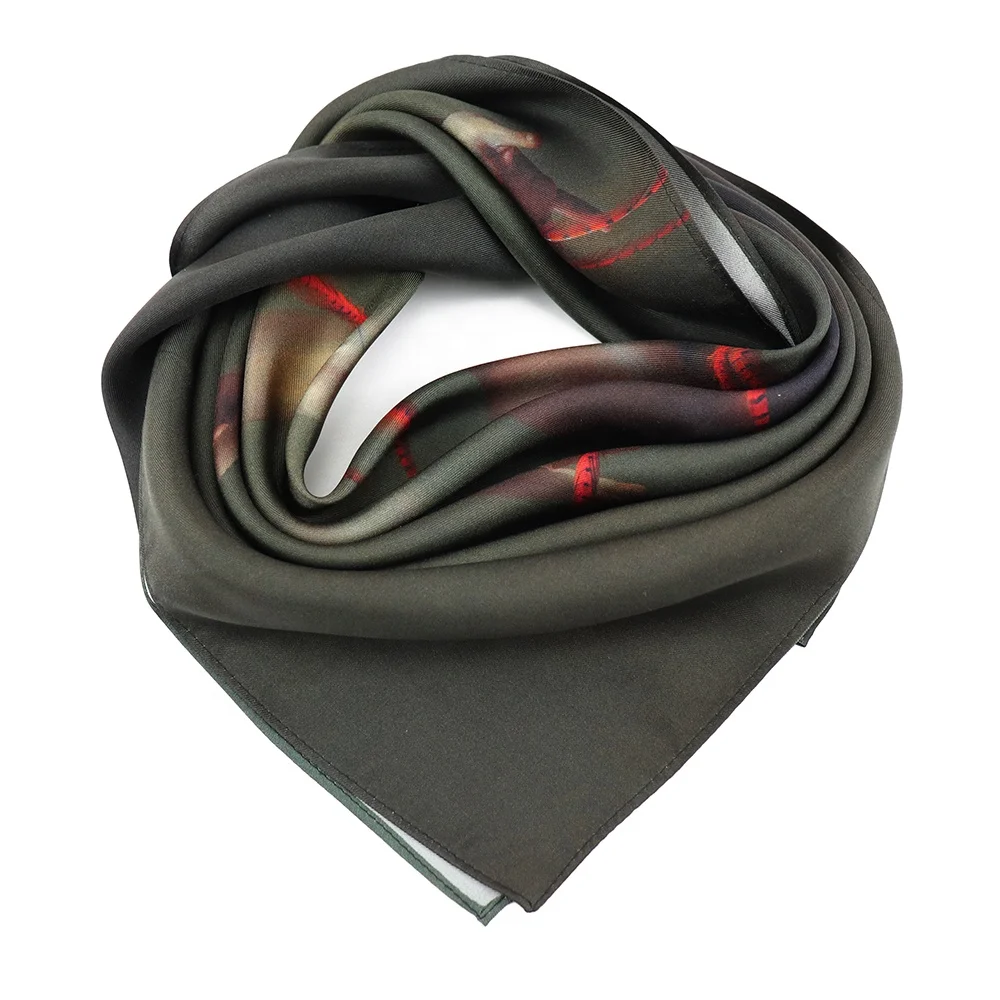 Оптовая продажа, винтажный стиль, полиэстер, цифровая печать, человеческое тело, перо, узор, темно-зеленый квадратный шарф с логотипом