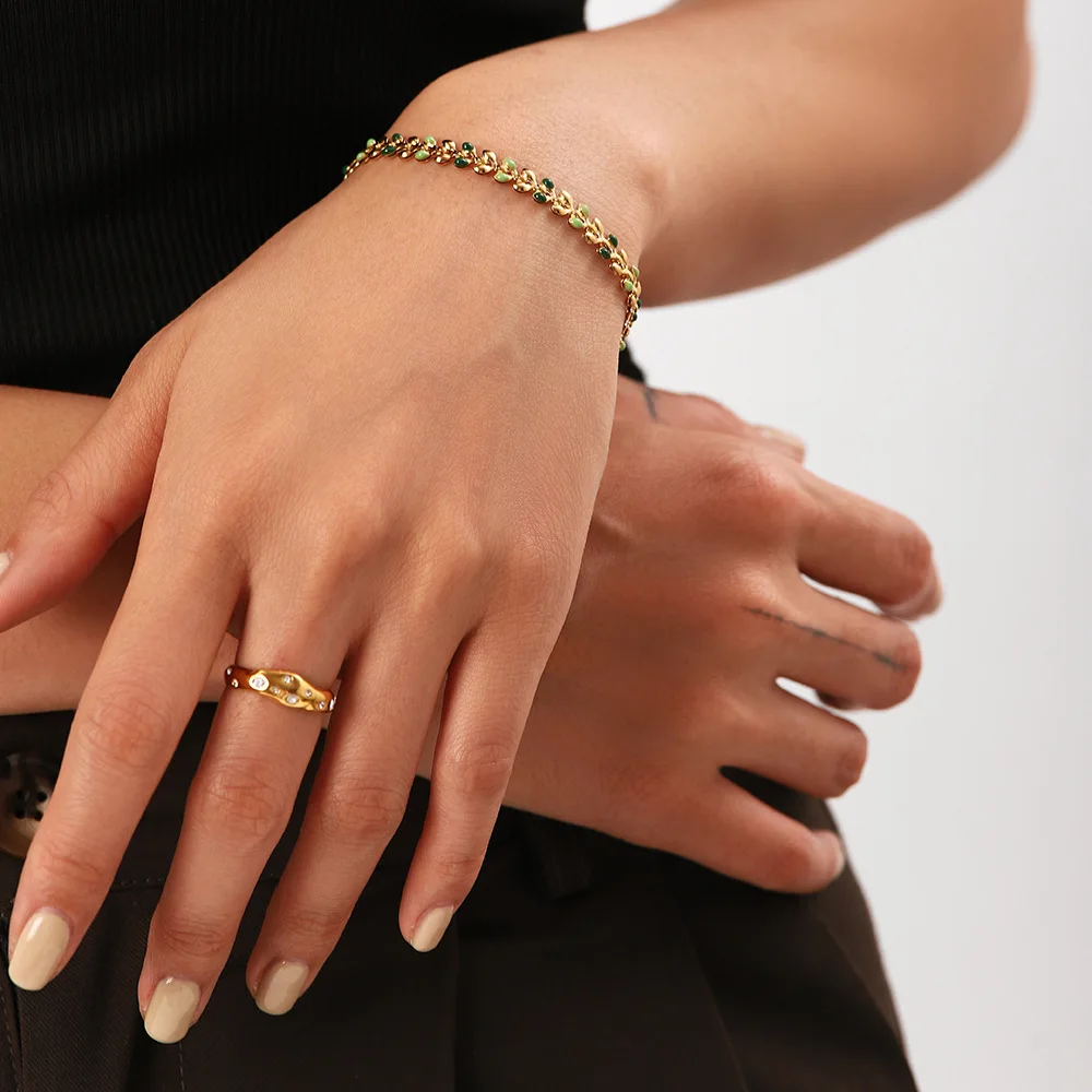 2022 fashion new stainless steel 18K gold texture light luxury Green drop olive leaf bracelet spot wholesale