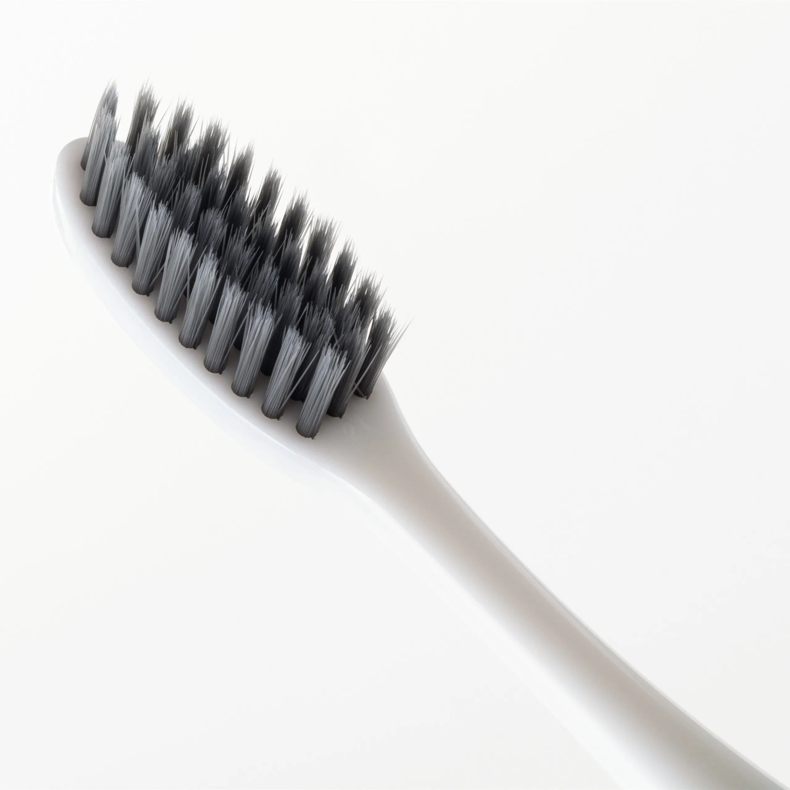 High quality ISO CE ROHS  approved charcoal bristles toothbrush  Wholesale OEM free sample Customized massage gum non bleed