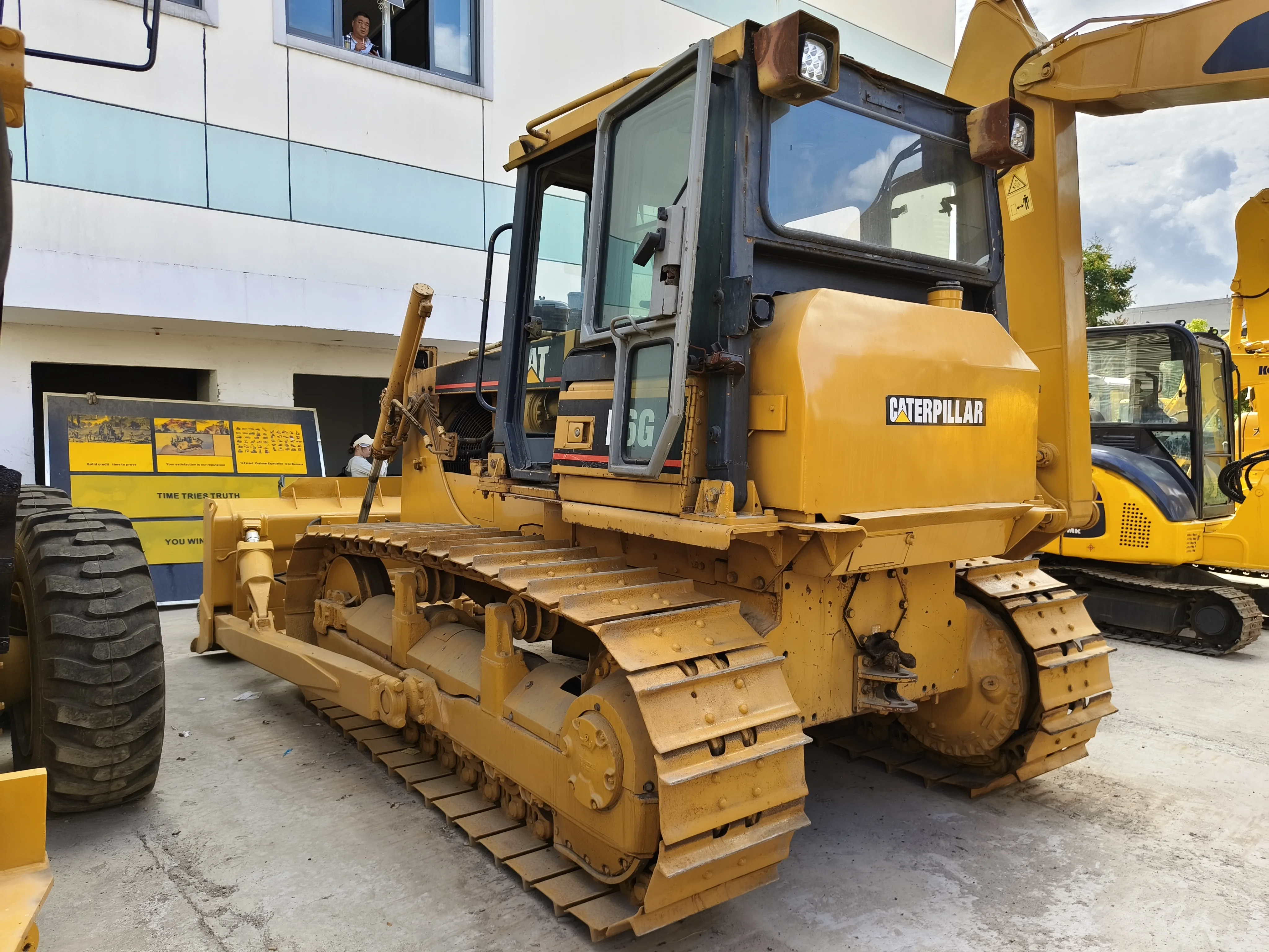 Free Parts Caterpillar D6g bulldozer/ japan buldozer/used cat D6g cheap D5K D5G D7G D8R