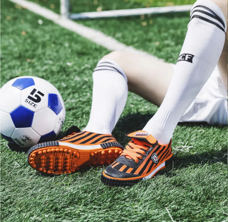 Factory wholesale fashion black running PE OEM custom turf spike training sneakers outdoor indoor soccer sports shoes football