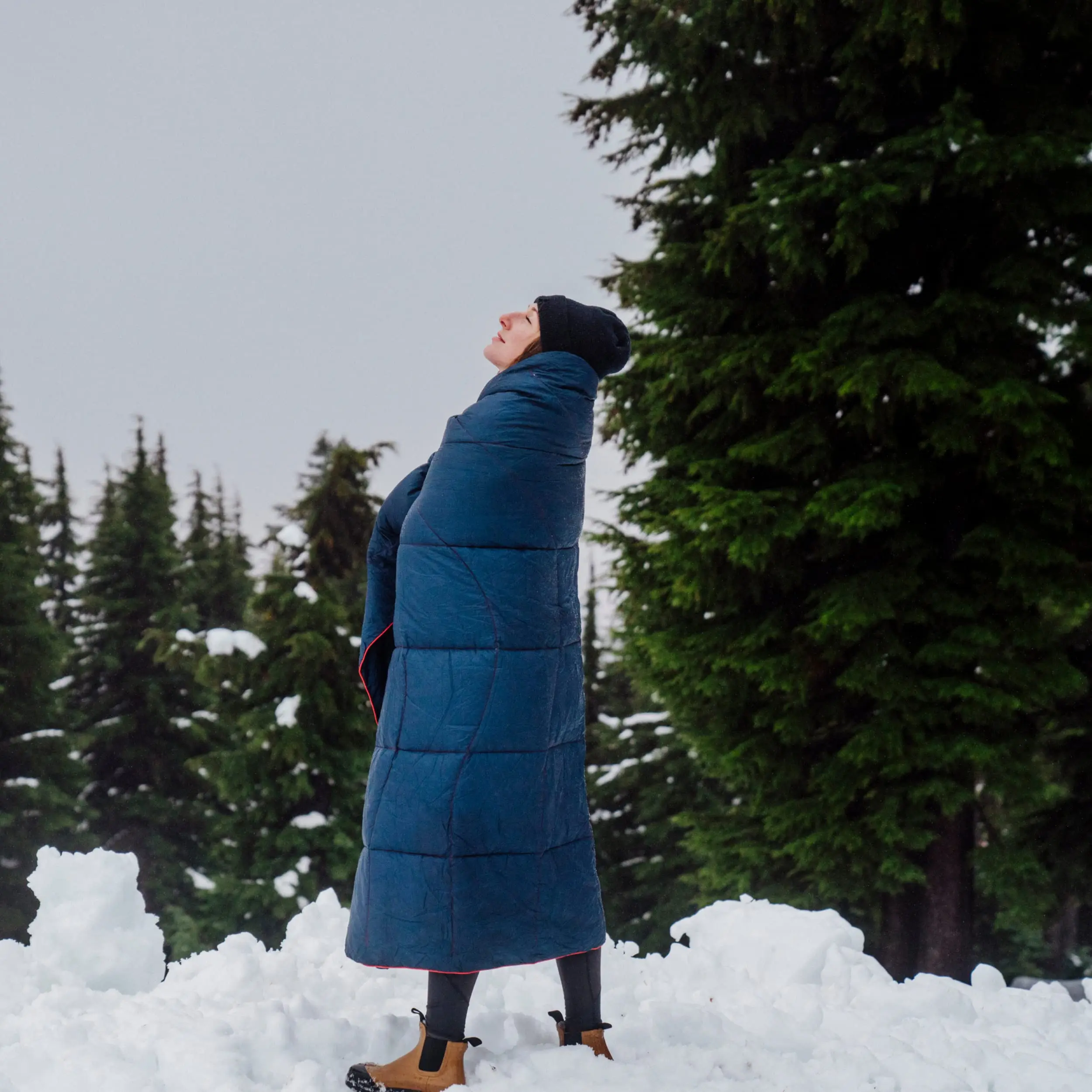 Custom Waterproof Lightweight Packable Puffy Outdoor Camping Recycled Hiking Travel Down Picnic Blanket