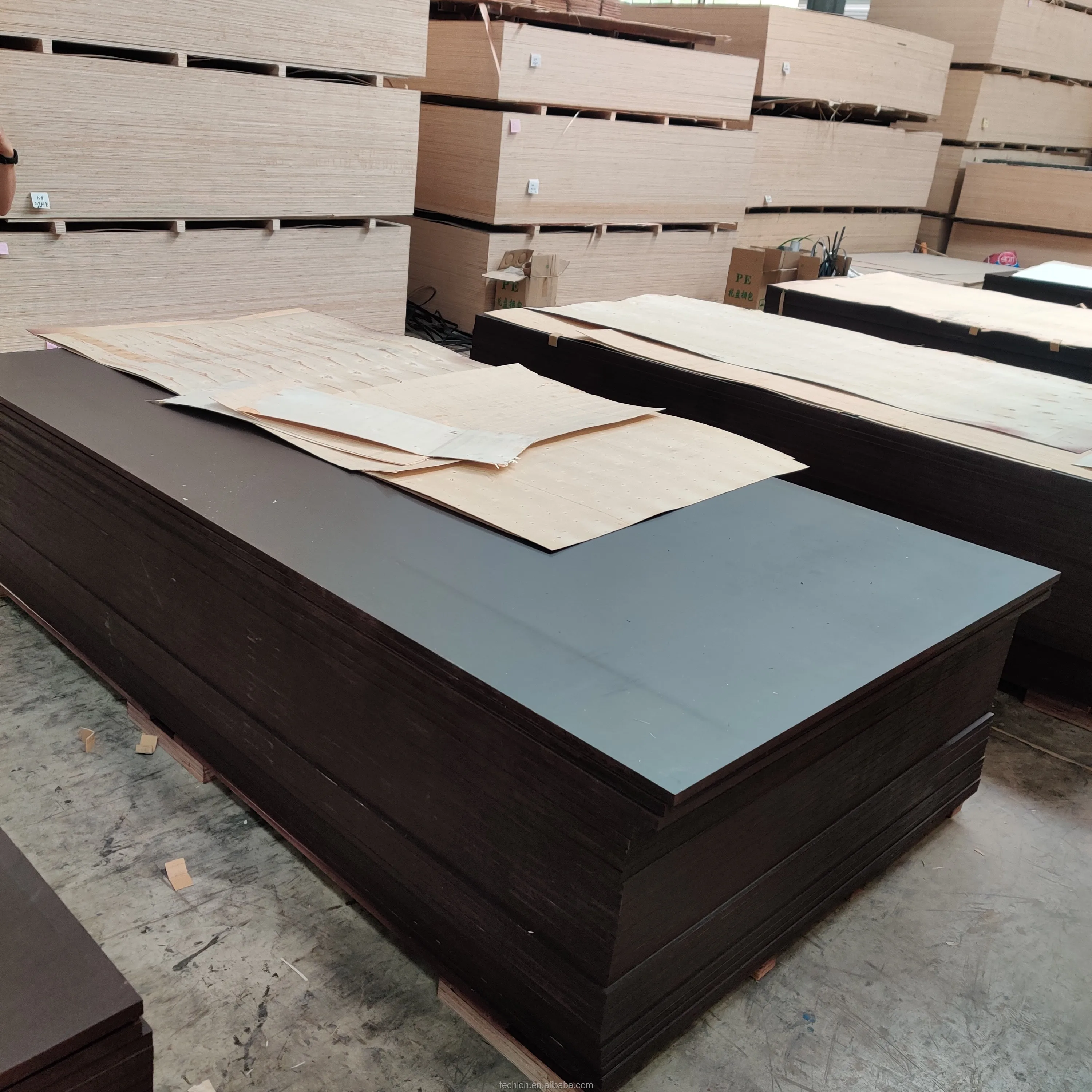 Manufacture 4*8 ft 15mm Melamine E1 moistureproof Film Faced Plywood s for Building concrete