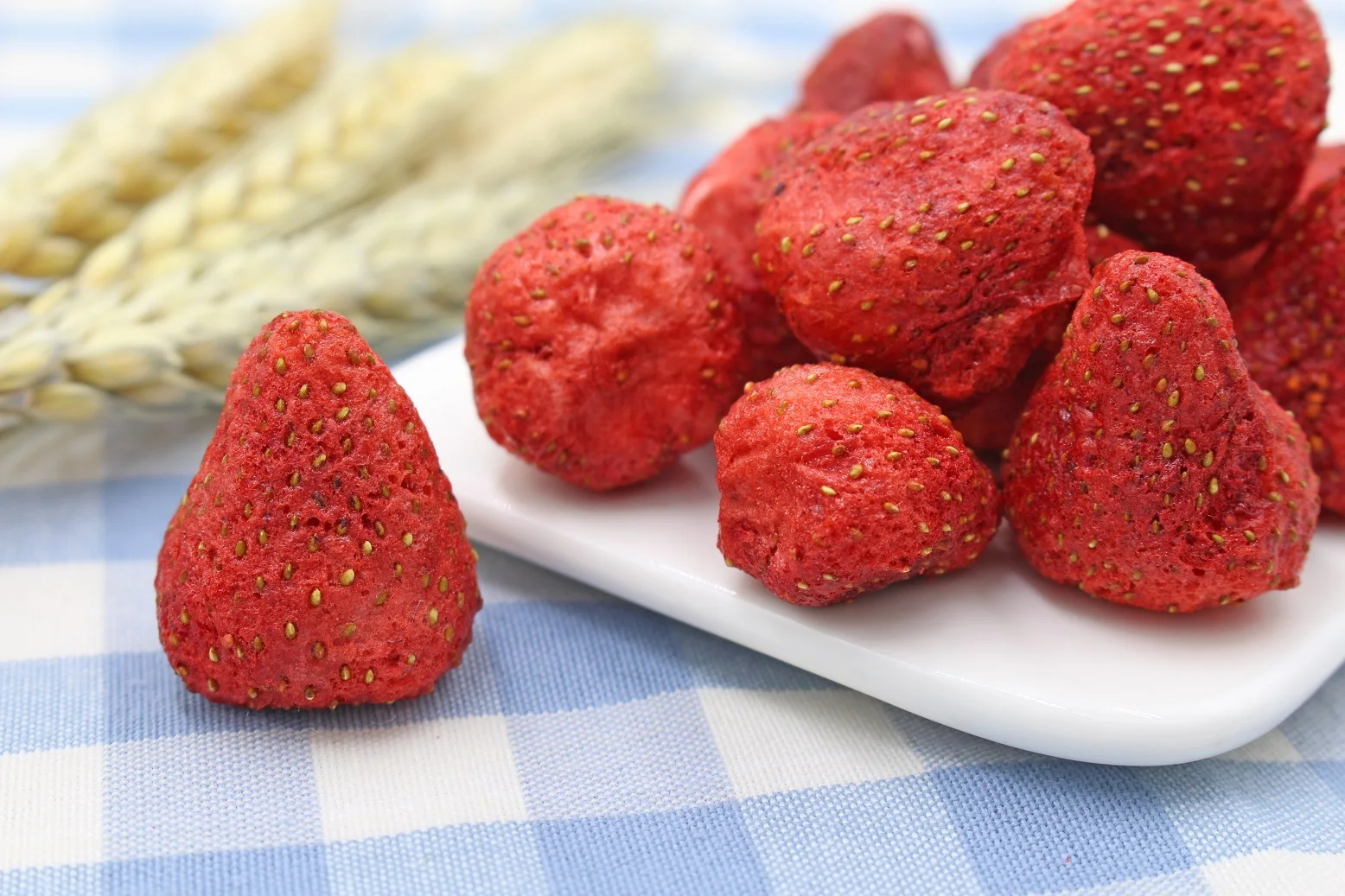 Healthy dried snack freeze dried strawberry