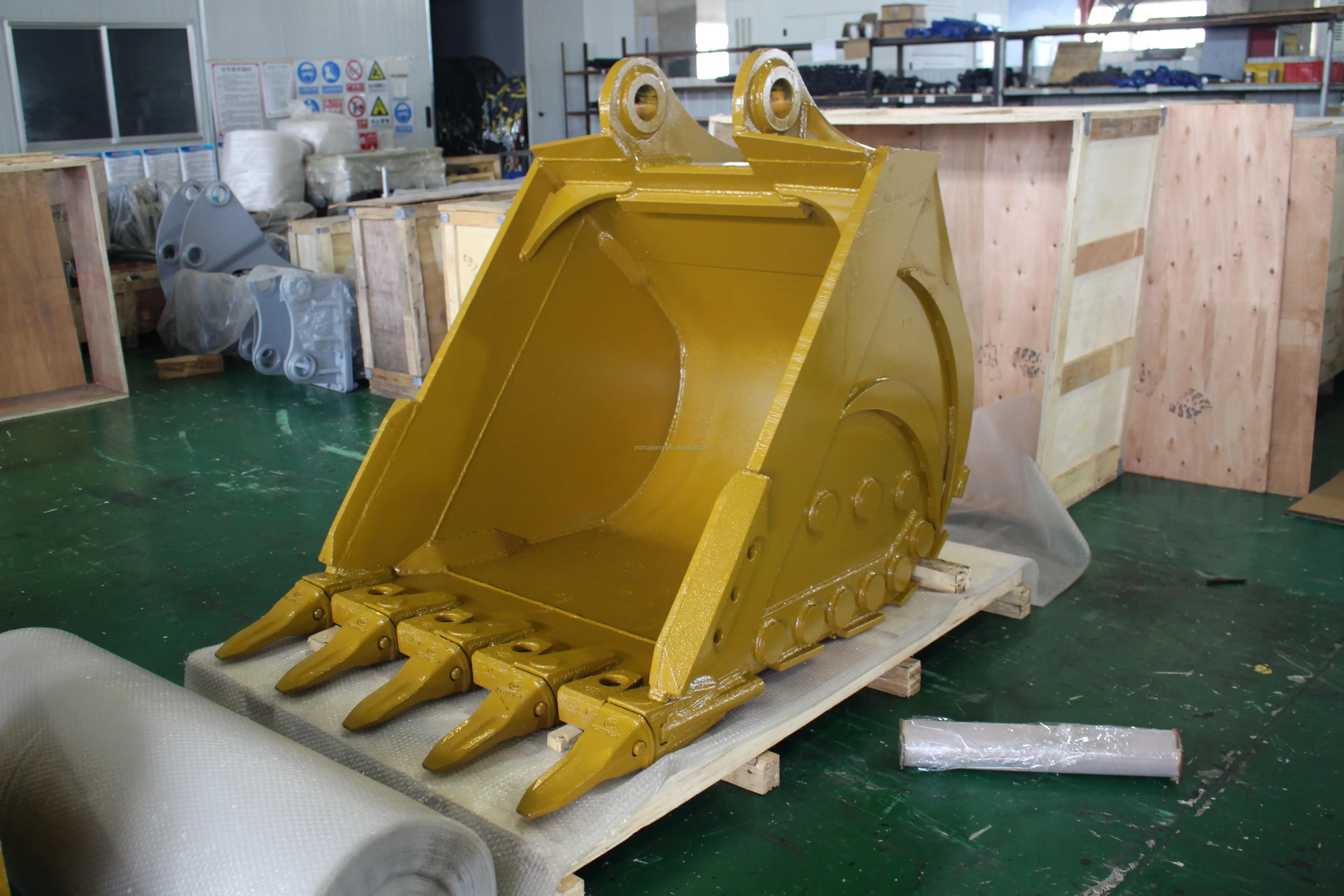 Mining rock bucket Excavator concrete block crushing bucket