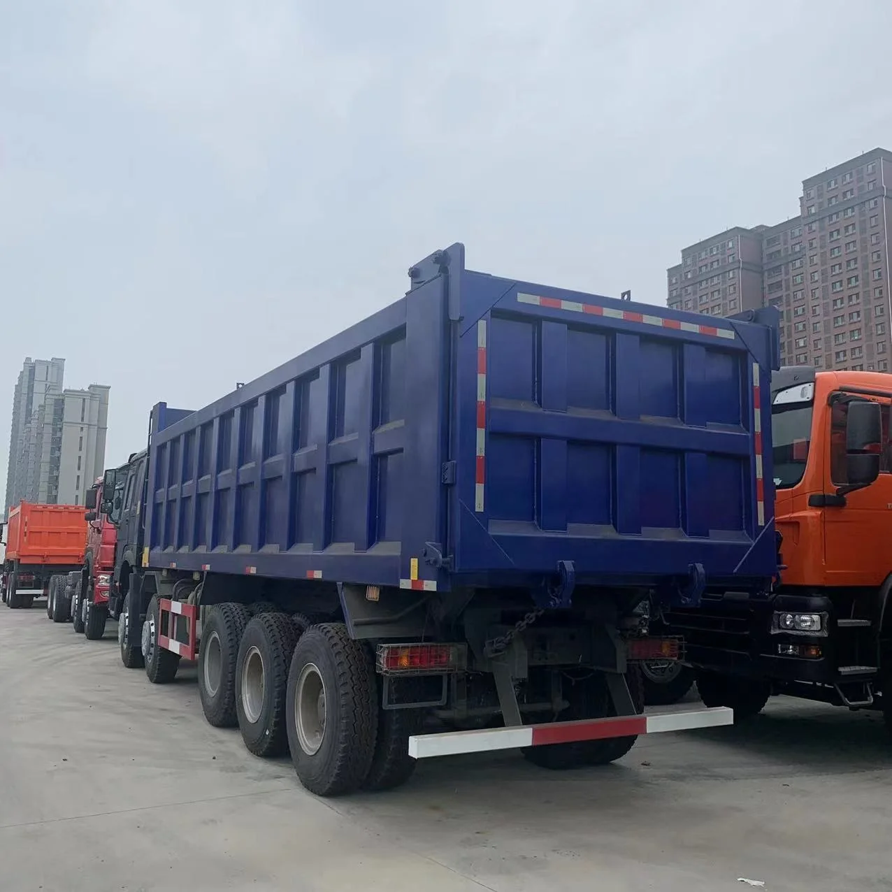 Best Price Condition Factory Original price Sinotruck Howo 14 Wheeler 10X6 Dump Tipper Truck