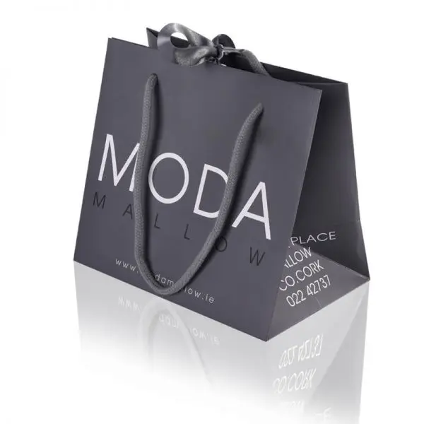 Custom Logo Luxury Paperbag Boutique Retail Clothing Packaging Shopping Bag Gift Bag Paper Bag With Logo