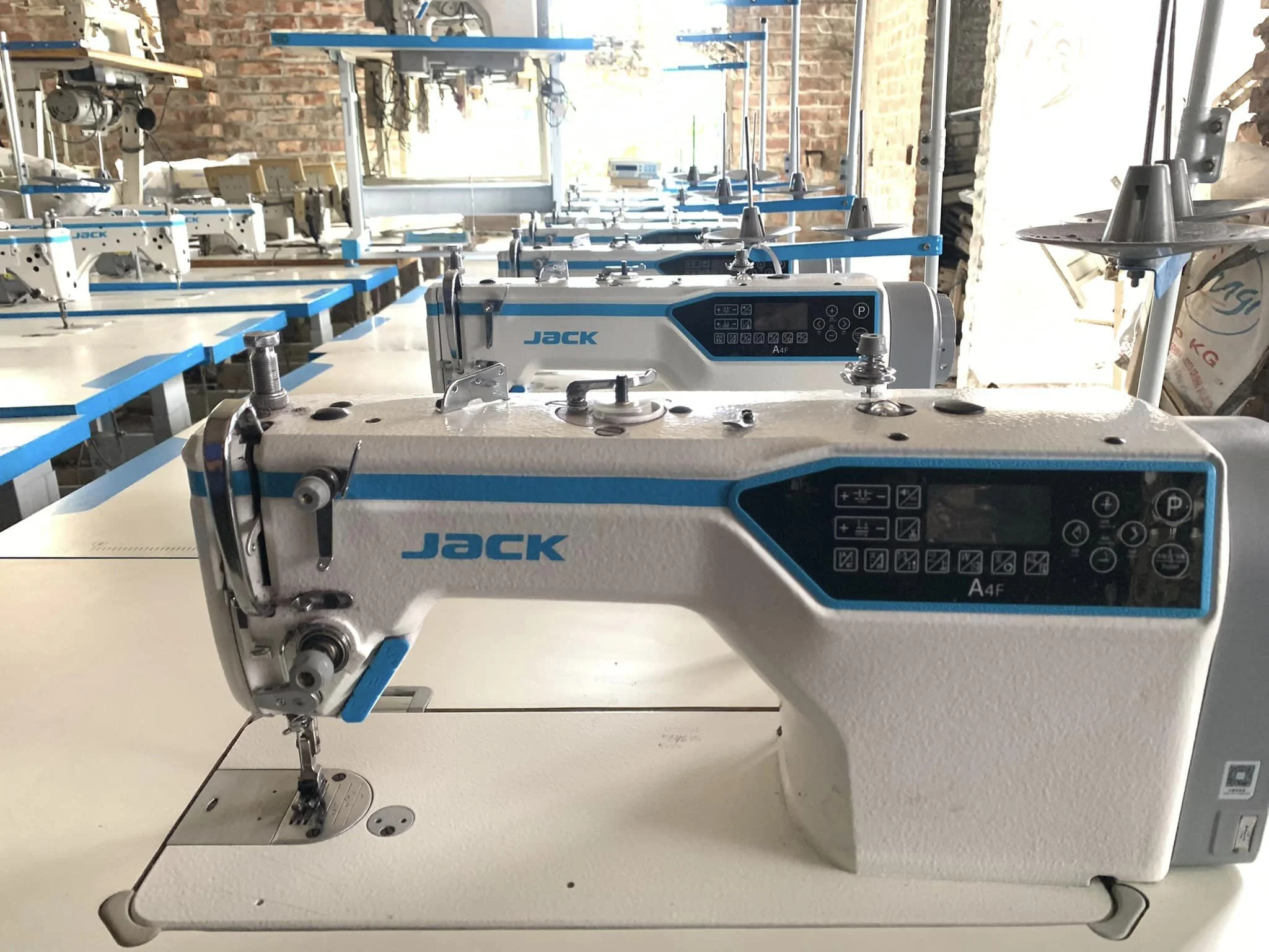 High speed brand New Jack A4F High Speed Flatbed Lockstitch Industrial Sewing Machines with good price