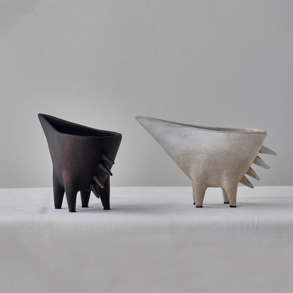 Modern small irregular desktop ceramic vase decoration for home and hotel beautiful design for desktop decorative plate