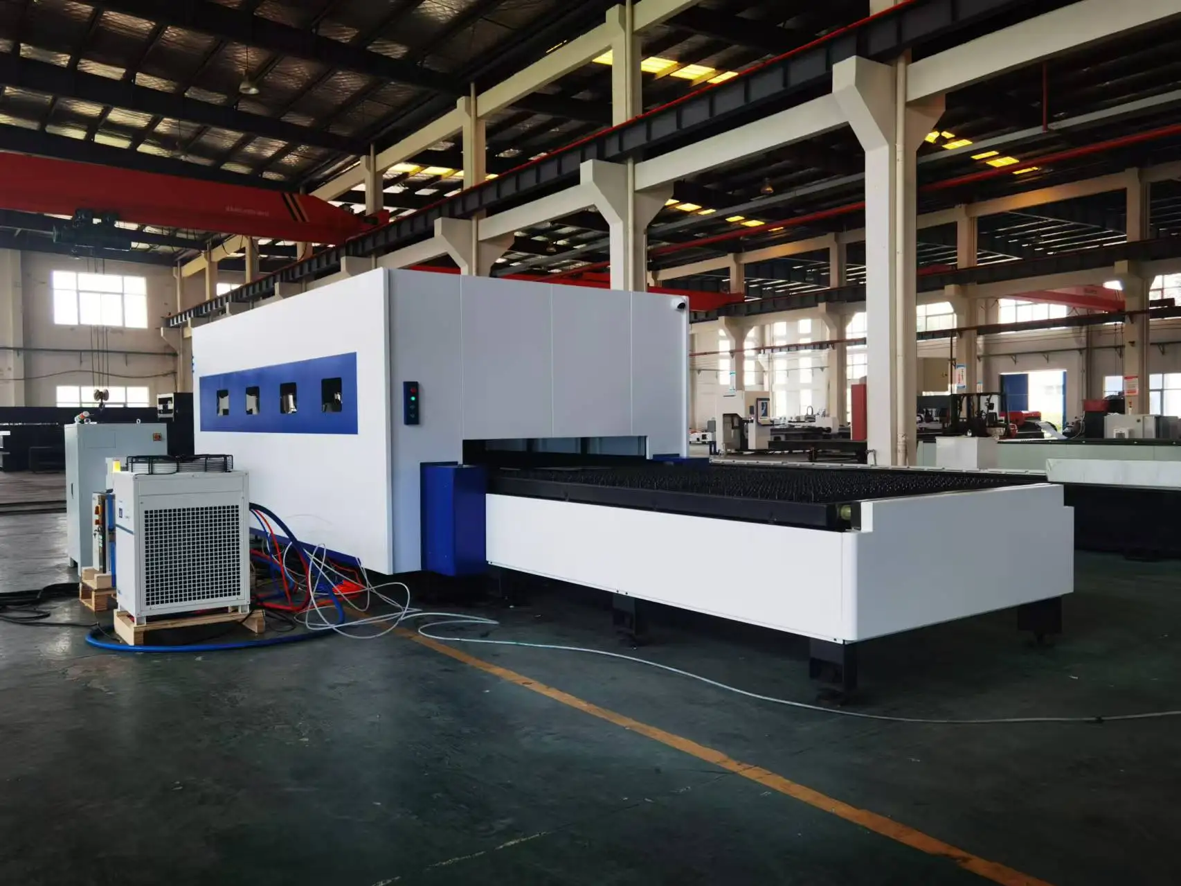 Fully surrounded high power laser cutting machine tube/plate laser cutting machine