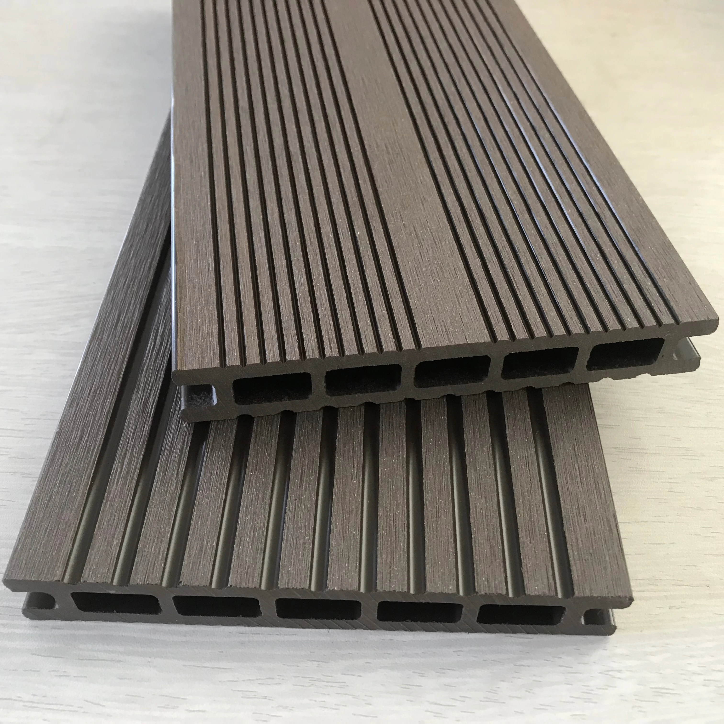 Huasu  hot Weather Resistant Hollow WPC Flooring Outdoor Wood Plastic Composite Decking