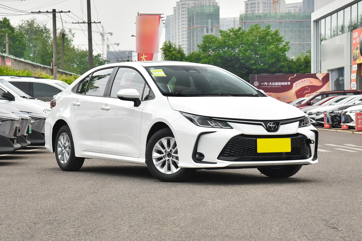 Дешевая цена 2013 Toyota Corolla 1.8L Подержанный автомобиль Автомобильный 4door5seat седан Euro VI LHD Автомобиль на складе мотор для продажи