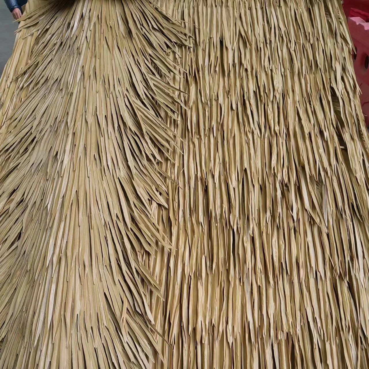 Synthetic Plastic Artificial Thatch And Palm Leaves Roof For Gacebo Roof Material