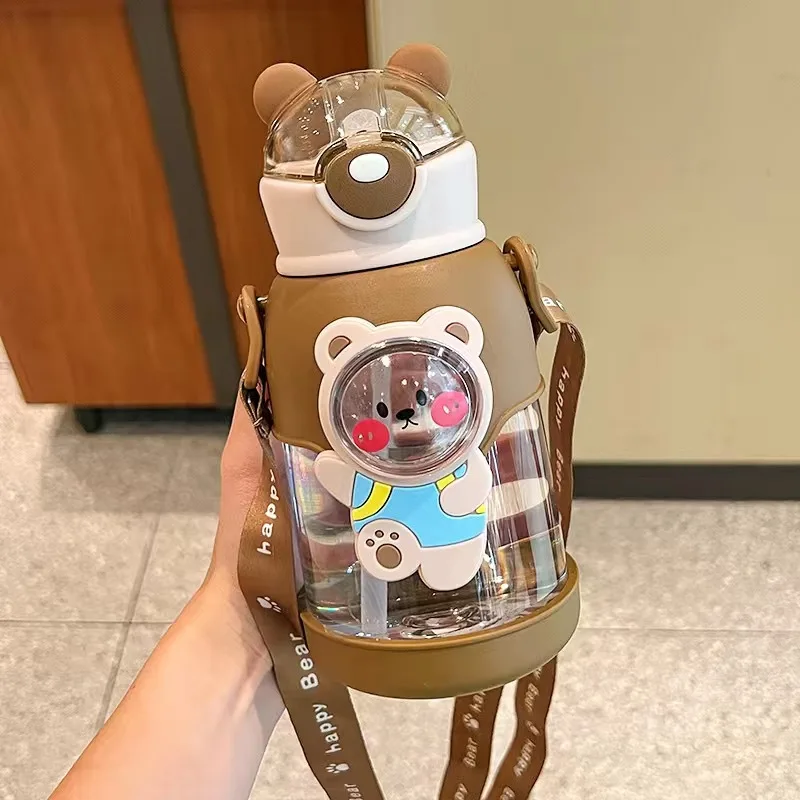 2024 hot sale new cute bear  reusable 700 ml plastic kids water bottles with cartoon characters