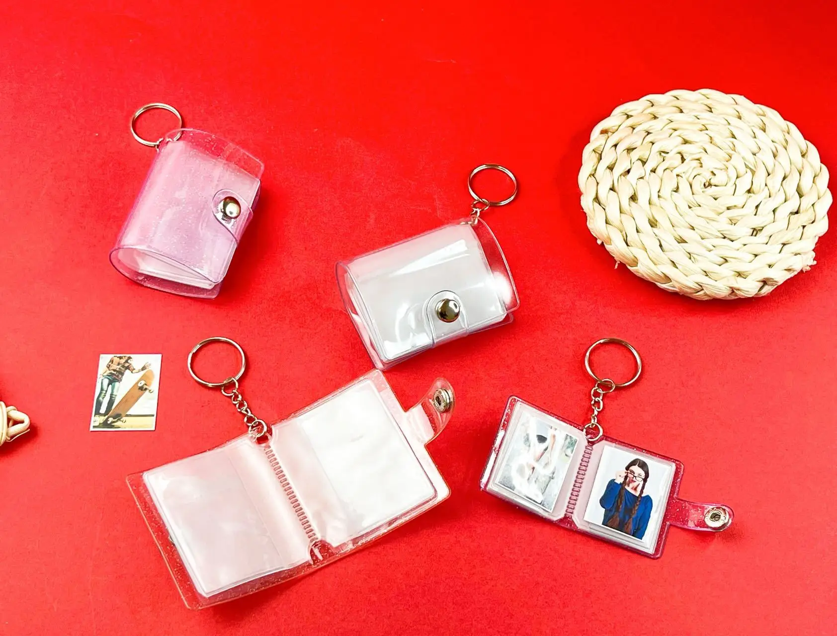 Wholesale 1 inch 16 Photos Personalized Insert Family Kpop Idol PVC DIY Mini Glitter Transparent Photo Album With Keychain