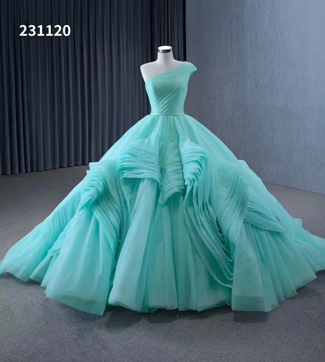 Feishiluo  Luxury Big Fluffy Mesh Skirt Evening Ballgown  Light Blue Prom Wedding Gowns Dresses For Women Evening Gowns