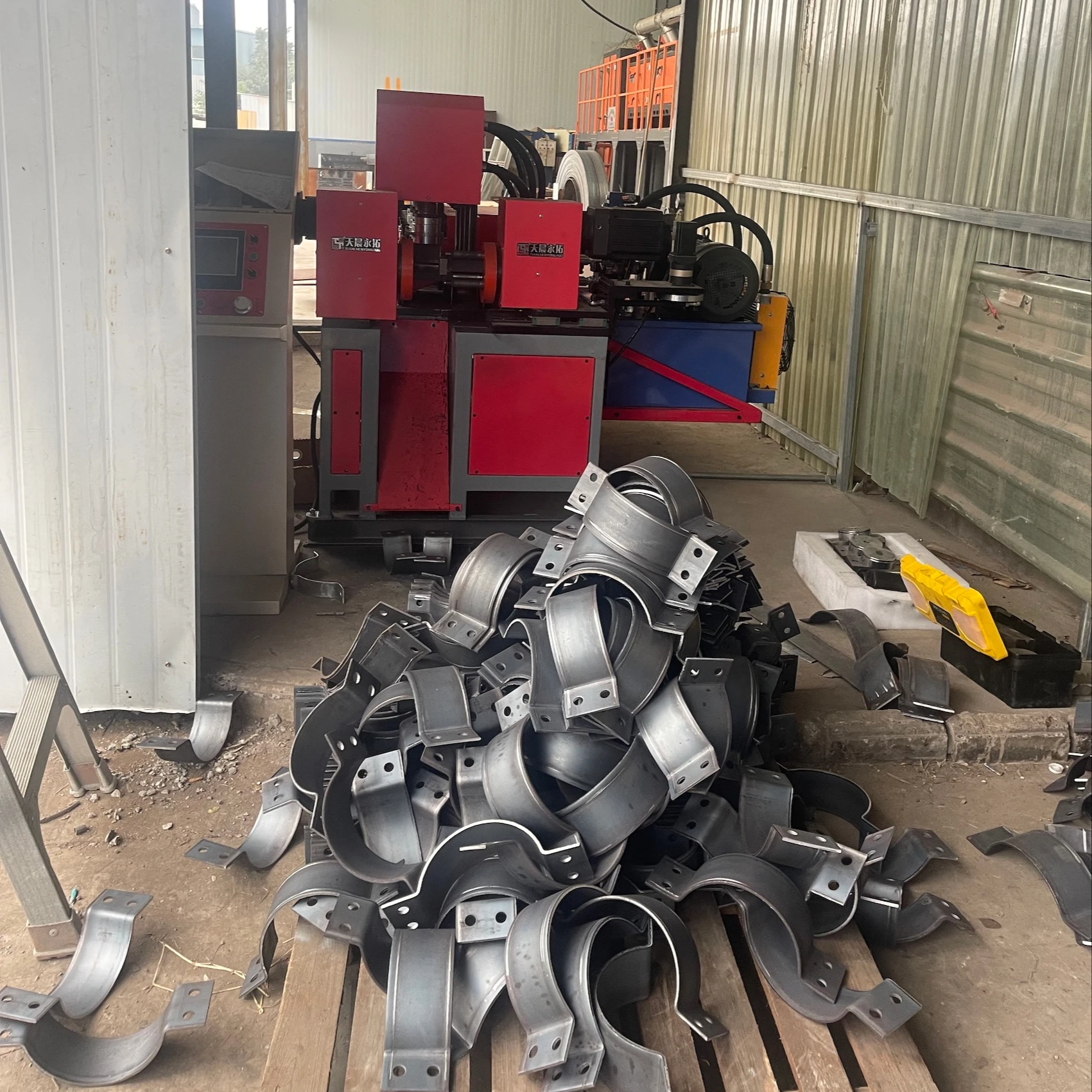 u type pipe clamps punching machine pipe clamps punching machine equipment flat steel punching machine