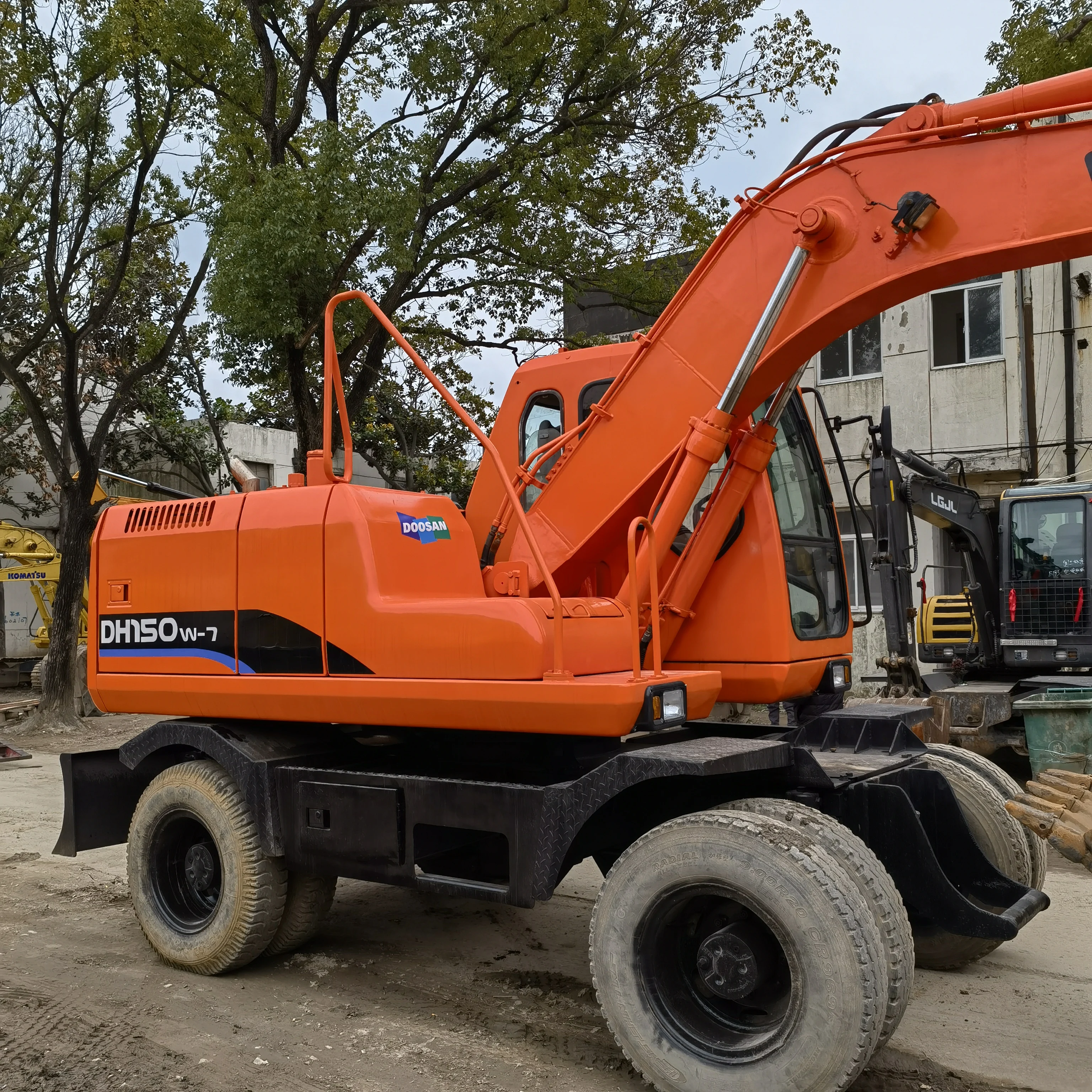 Original Used Wheel Excavator Doosan Dx150 dh150 Doosan DX75 Dx150 DX215 for sale in good condition in Shanghai