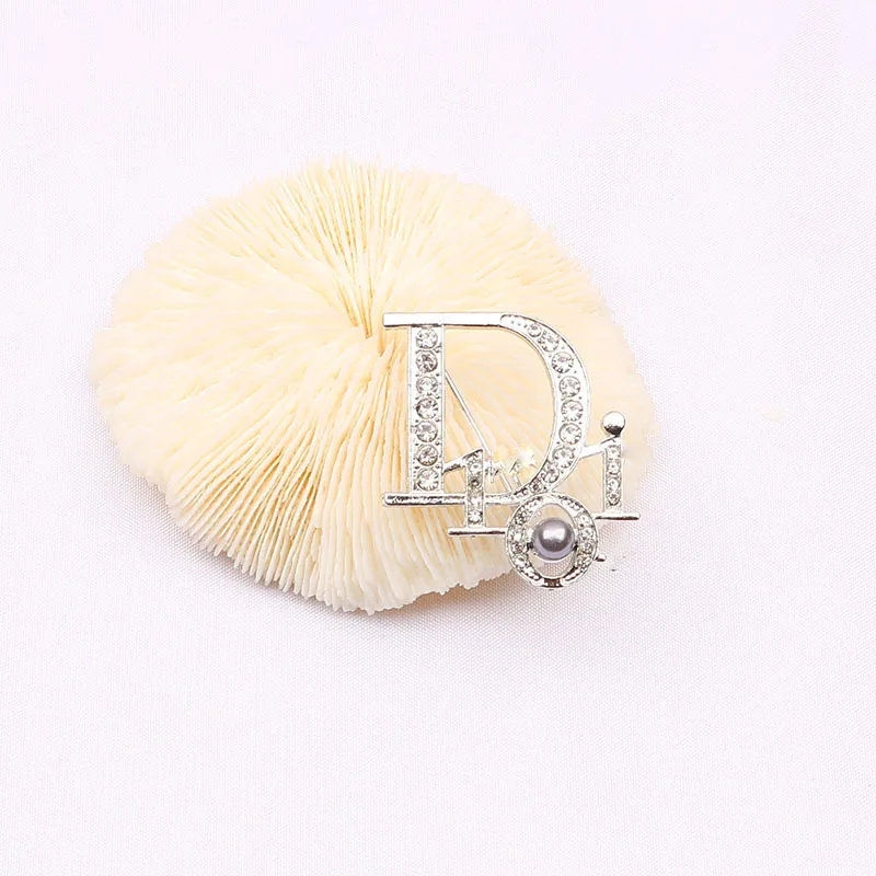 Wholesale Price Women Luxury Letter CC Brooch Famous Brand Designer CC Brooches And Pins Pins