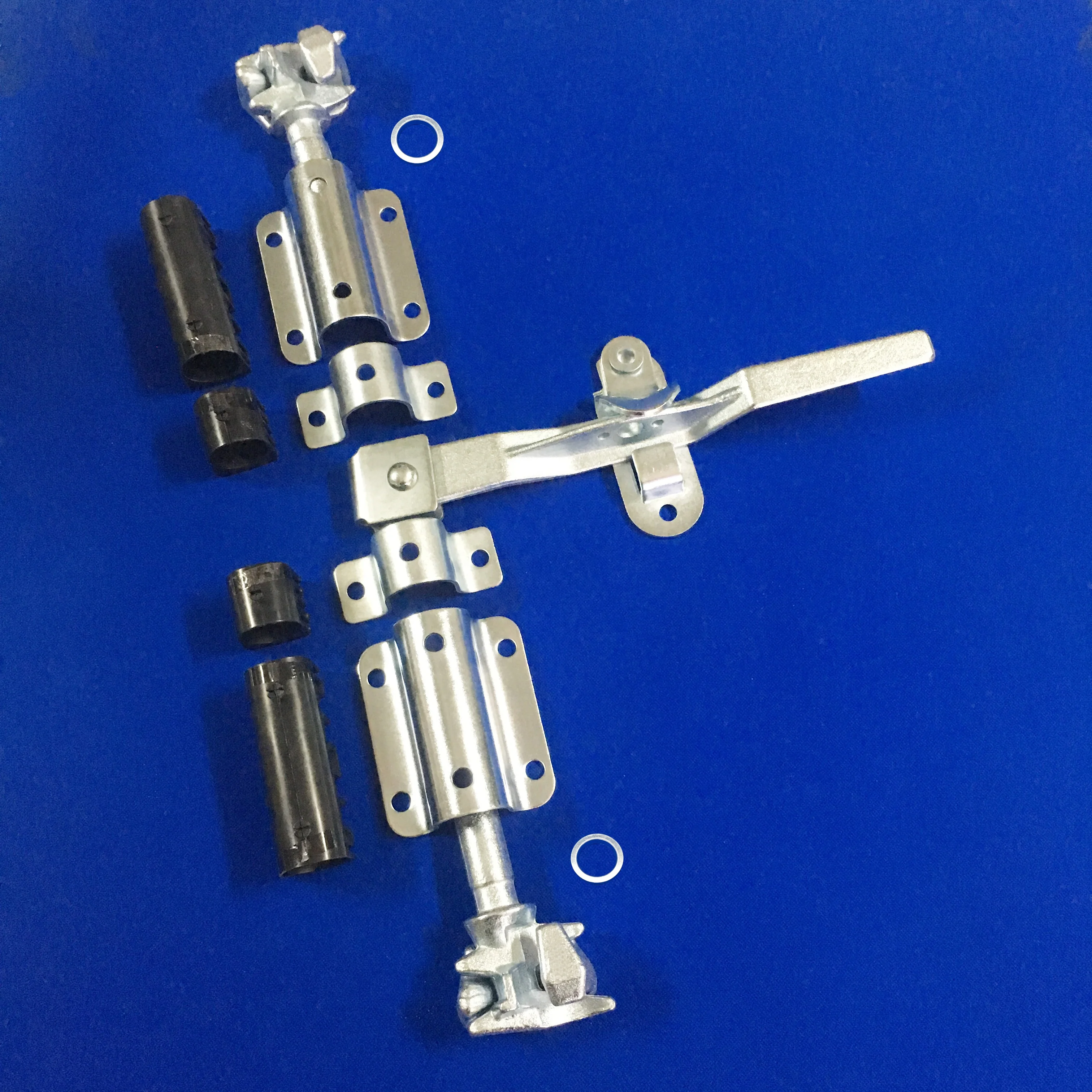 332131 Shipping body parts container door locking gear