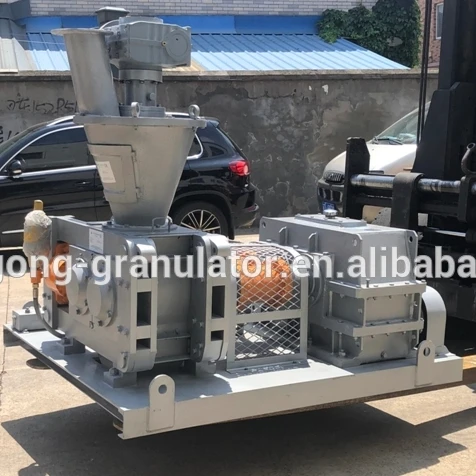 Chemical mineral inorganic fertilizer powder mechanical pressure double roller hydraulic briquet production machine with auger
