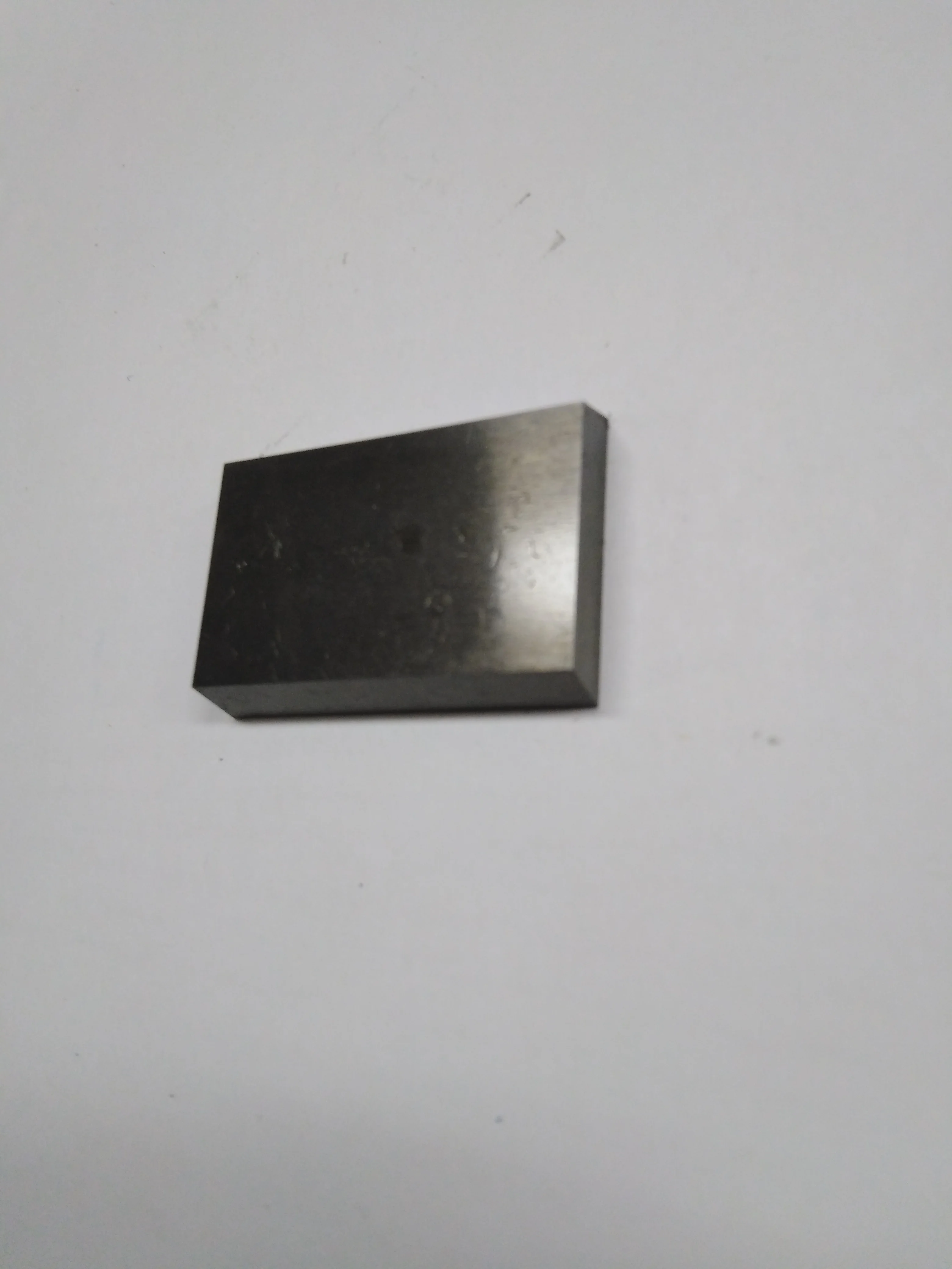 Customized tungsten carbide tip for cutting