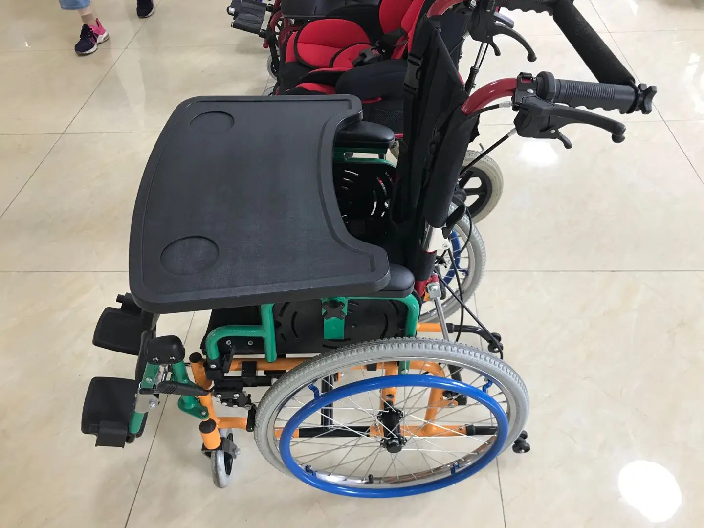 Europe best seller steel aluminum adjustable wheelchair fauteuil roulant kid medical equipment for sale bon marche