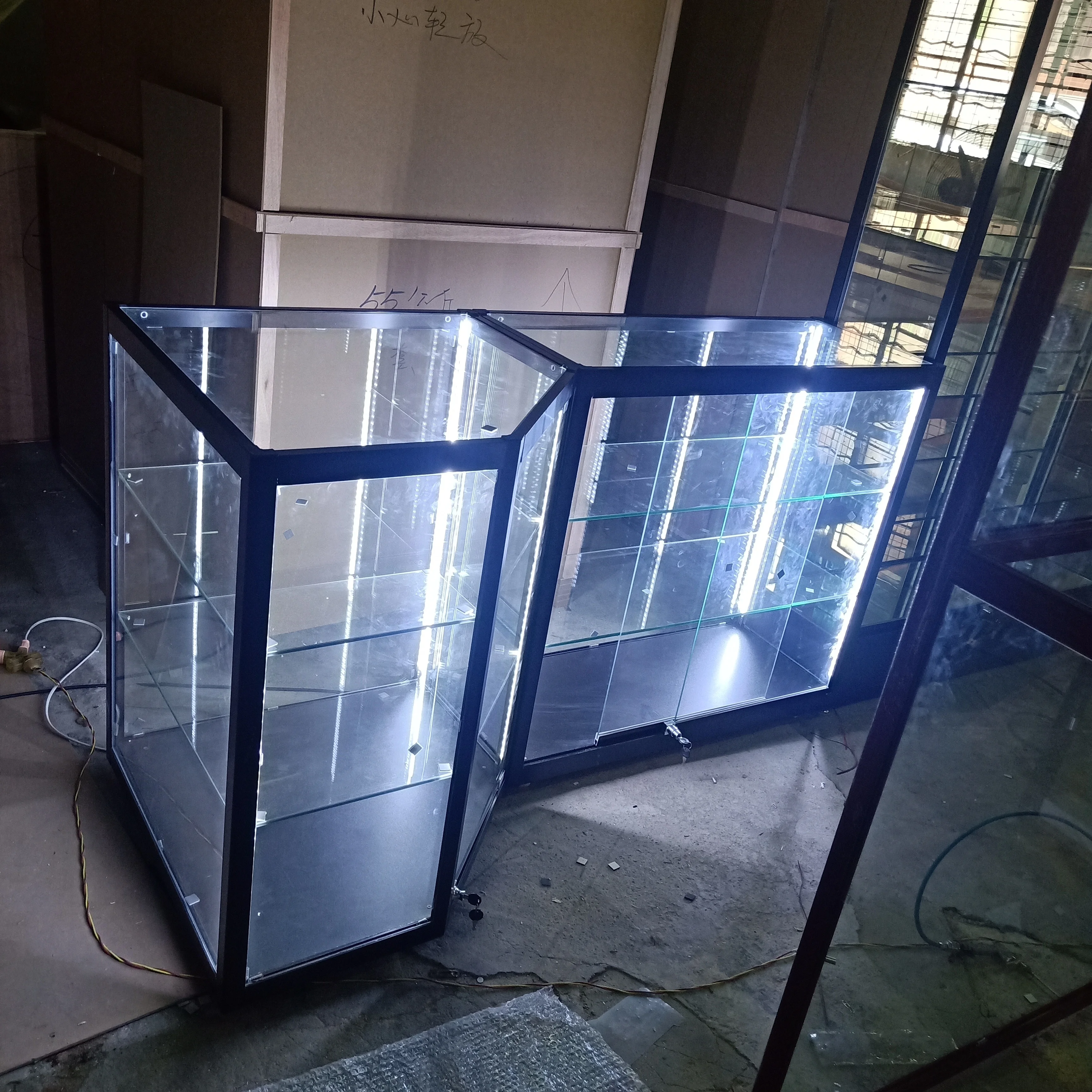 Stylish cell phone display showcase mobile phone LED light display cabinet store counter design