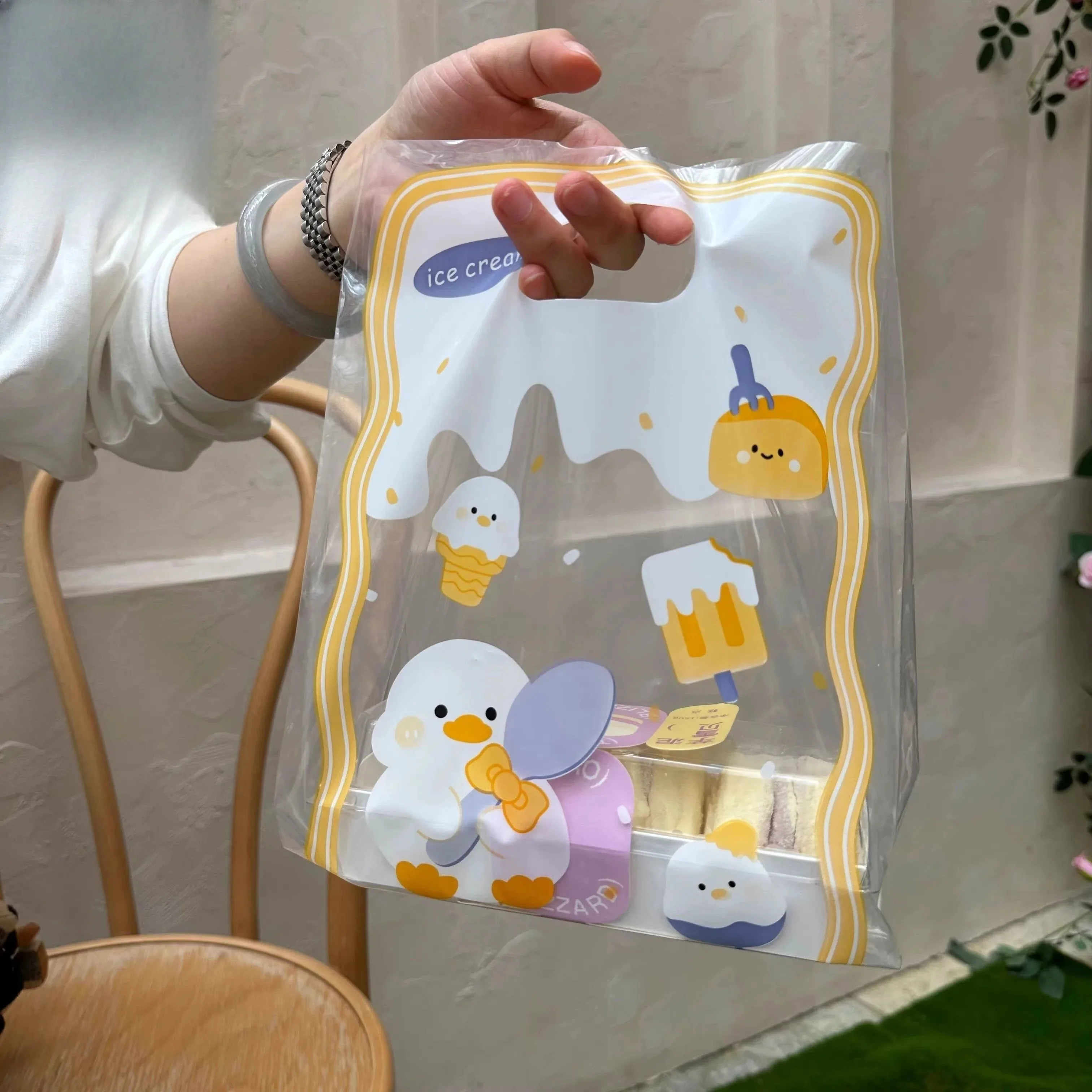 Transparent Promotional Eco-Friendly Plastic Shopping Bags Flower Handle Die Cut Gift Bag Recycled