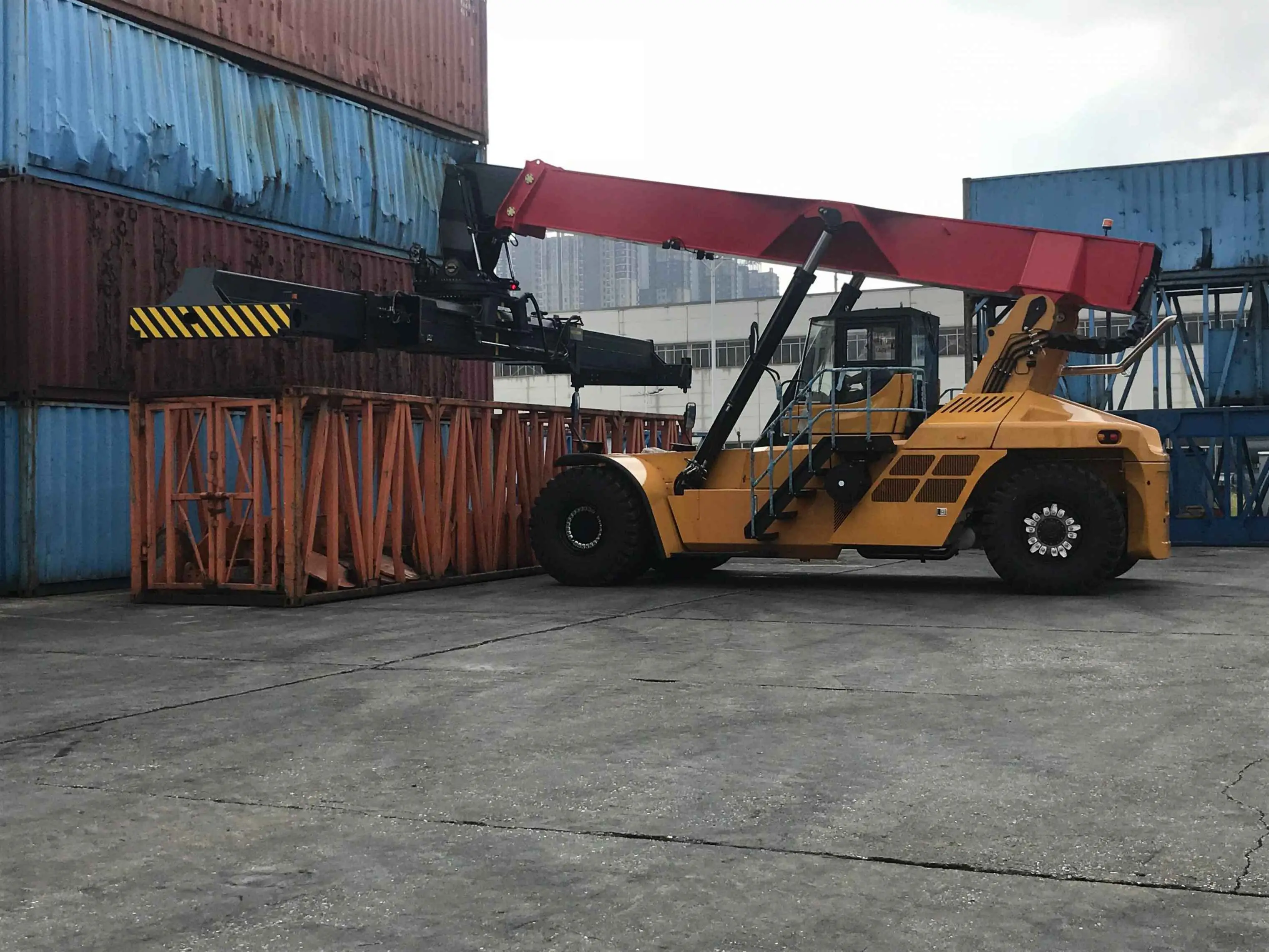 China Top Brand  Diesel Telescopic 45 Ton RSH4532 for Containers from China