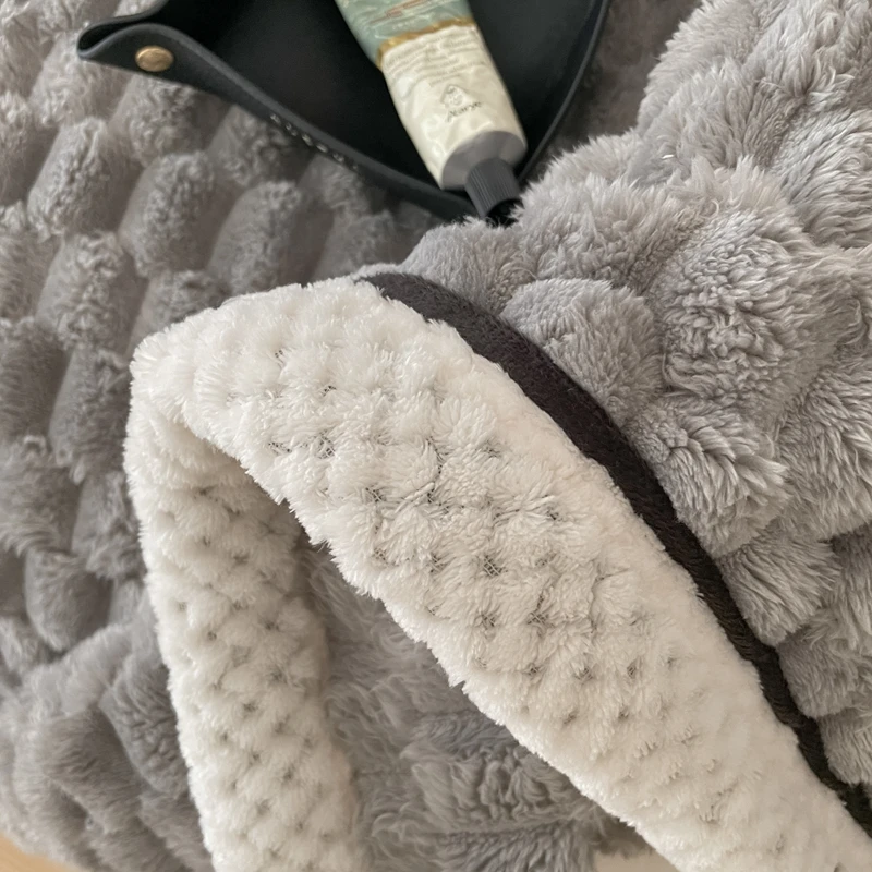 460 GSM air condition throw blanket winter warm 3D Embossed Velvet fleece reversible thick Throw Blanket for bed
